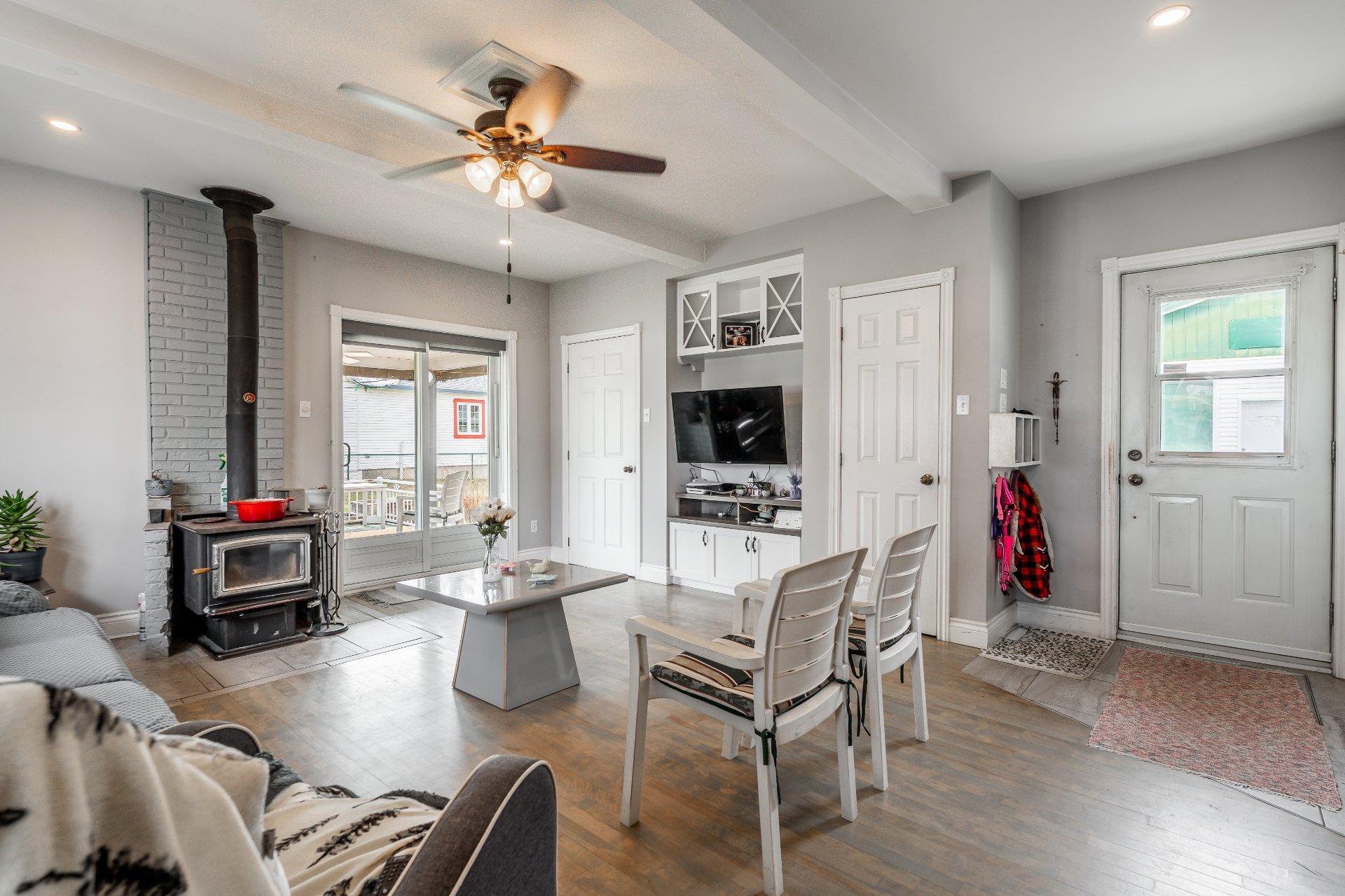 









721


Rue Notre-Dame

,
Lavaltrie,




QC
J5T1P7

