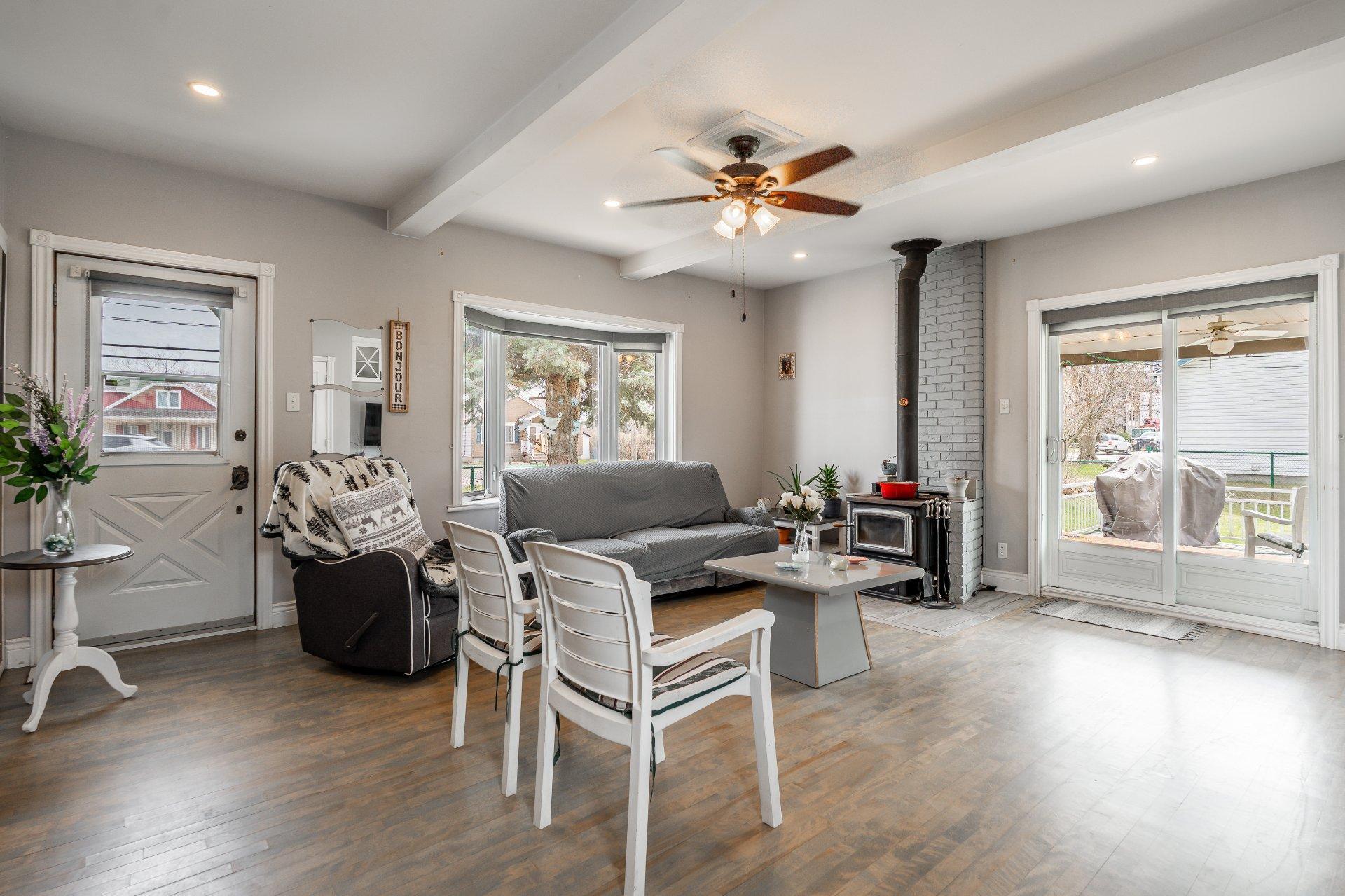 









721


Rue Notre-Dame

,
Lavaltrie,




QC
J5T1P7


