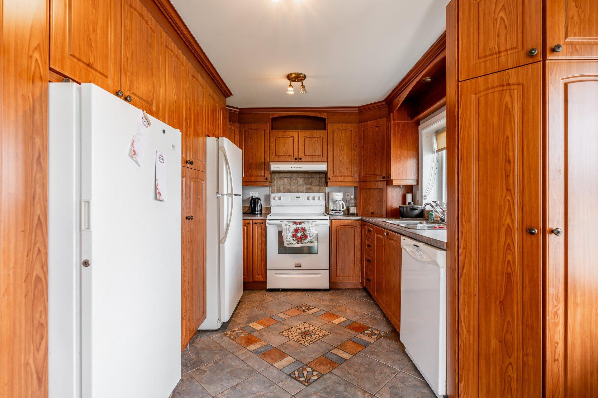 









721


Rue Notre-Dame

,
Lavaltrie,




QC
J5T1P7

