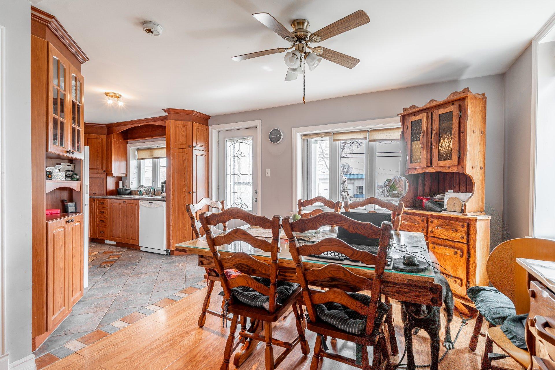 









721


Rue Notre-Dame

,
Lavaltrie,




QC
J5T1P7


