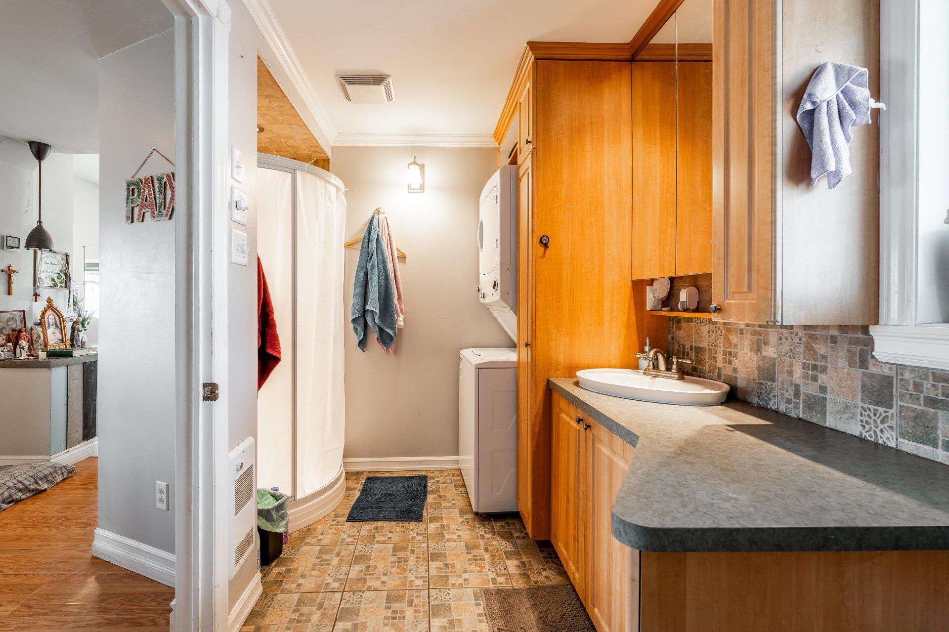 









721


Rue Notre-Dame

,
Lavaltrie,




QC
J5T1P7

