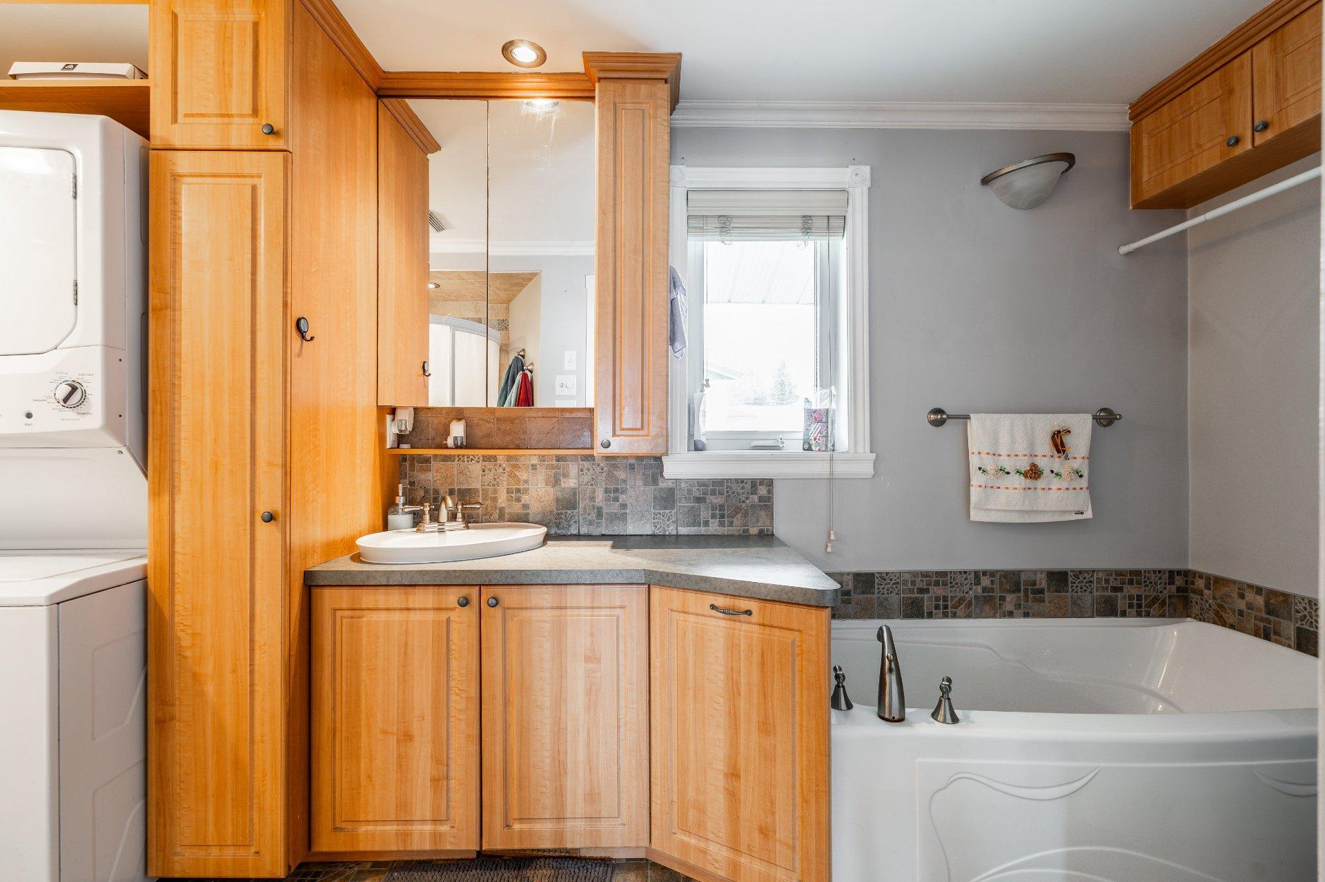 









721


Rue Notre-Dame

,
Lavaltrie,




QC
J5T1P7


