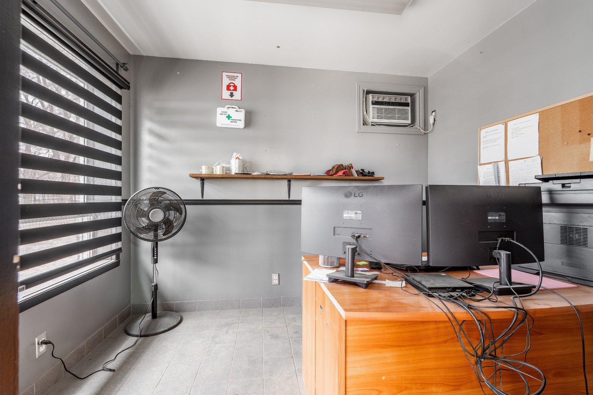 









721


Rue Notre-Dame

,
Lavaltrie,




QC
J5T1P7

