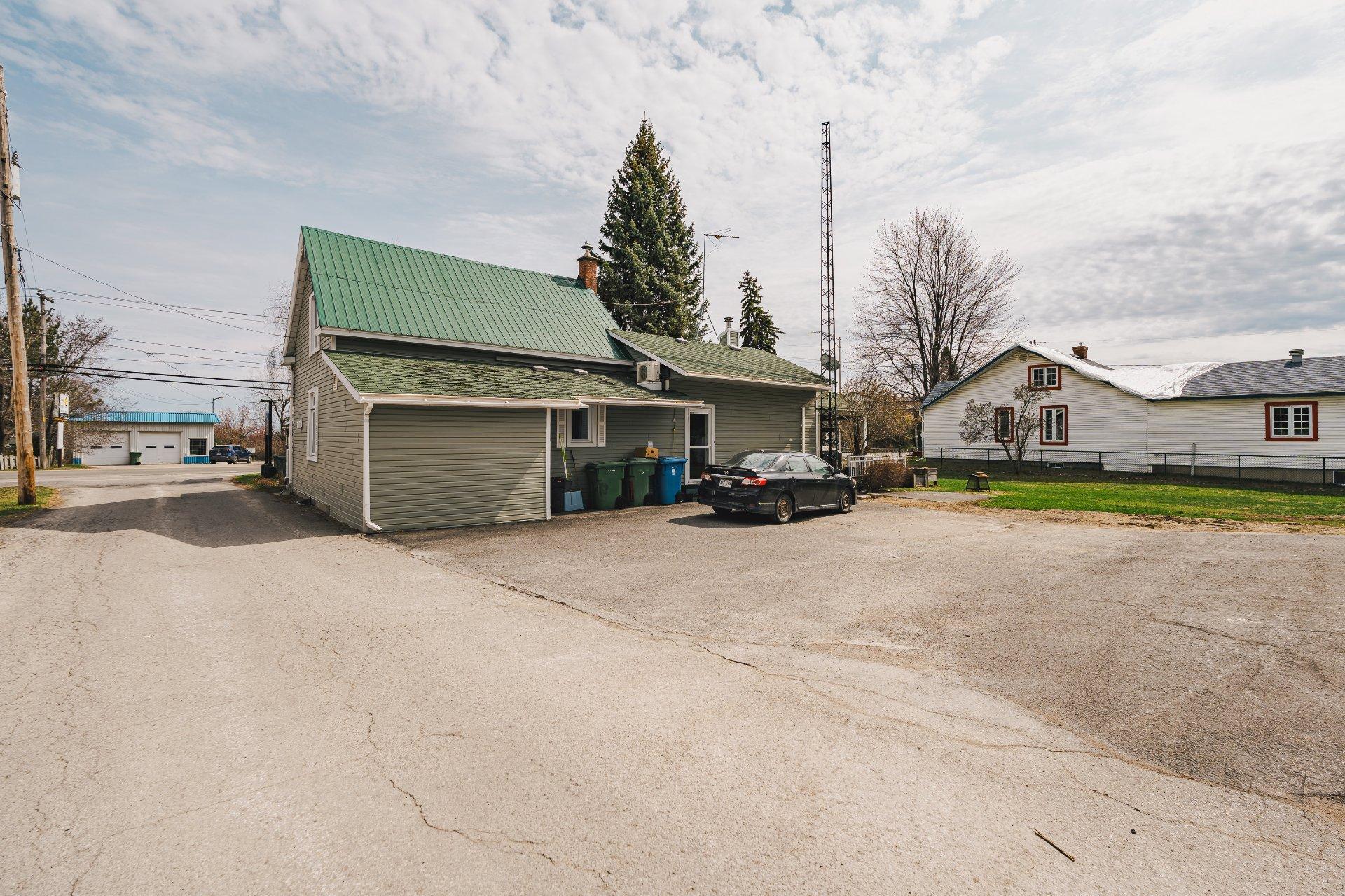 









721


Rue Notre-Dame

,
Lavaltrie,




QC
J5T1P7

