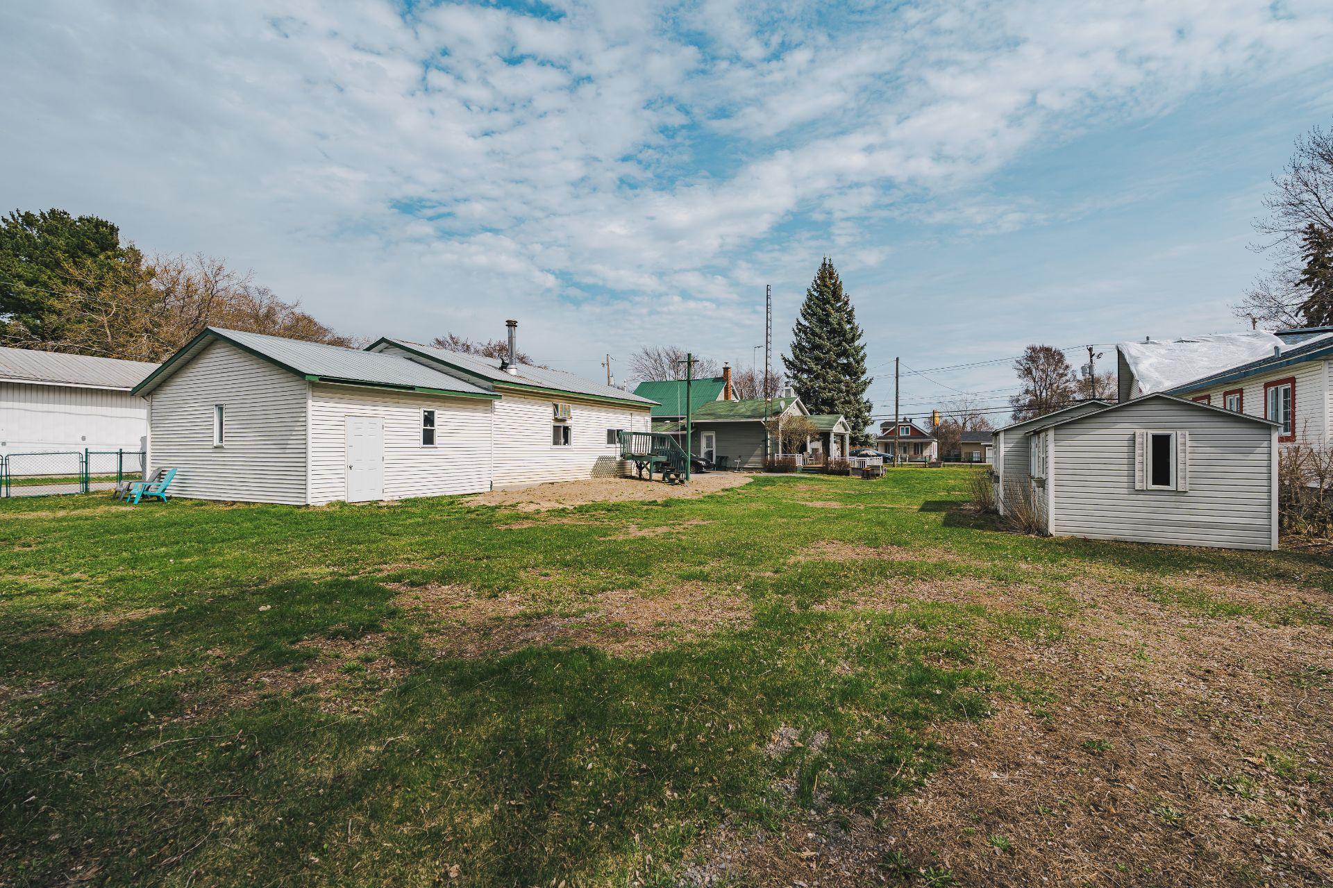 









721


Rue Notre-Dame

,
Lavaltrie,




QC
J5T1P7

