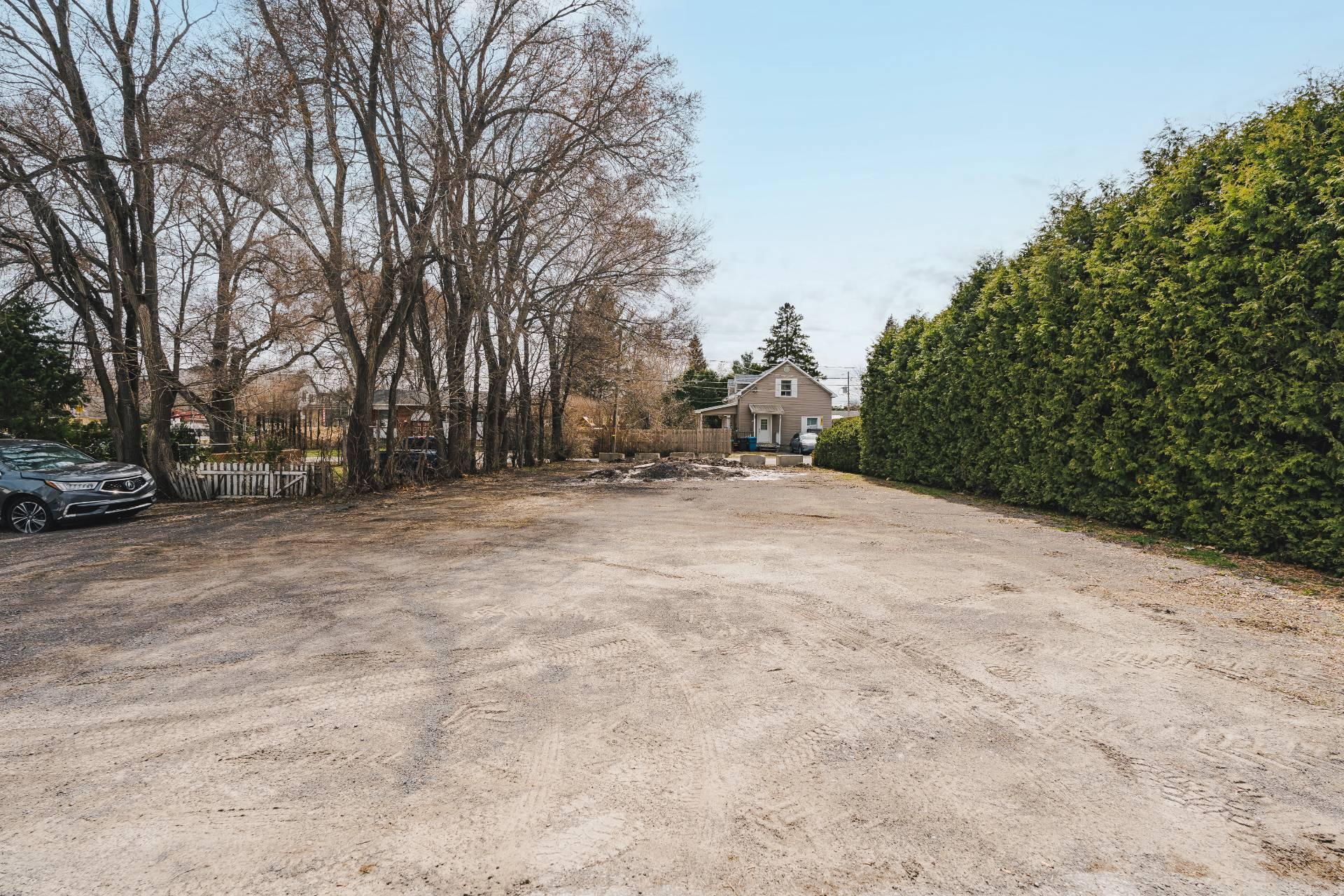 









721


Rue Notre-Dame

,
Lavaltrie,




QC
J5T1P7

