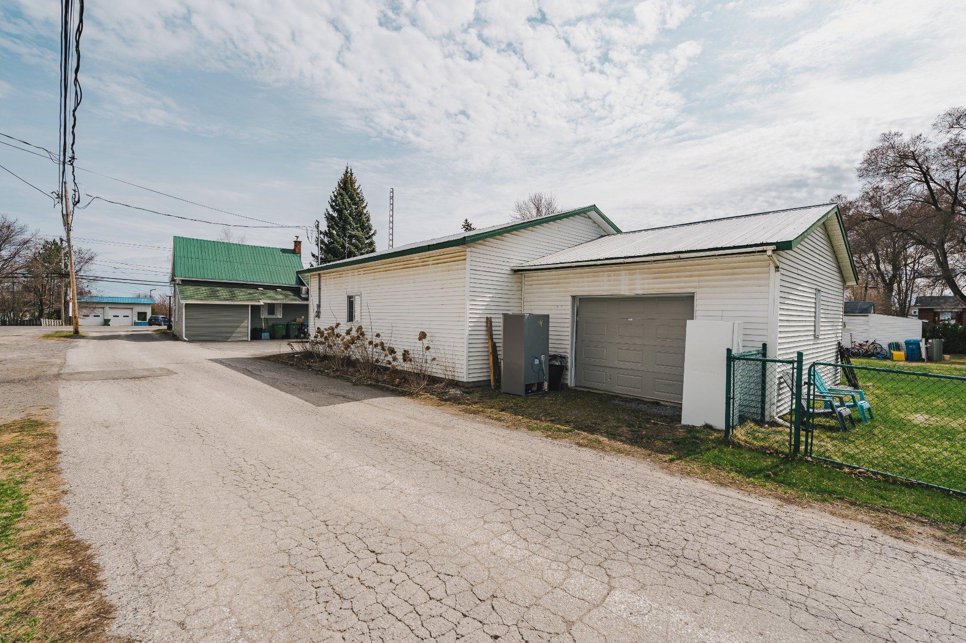 









721


Rue Notre-Dame

,
Lavaltrie,




QC
J5T1P7

