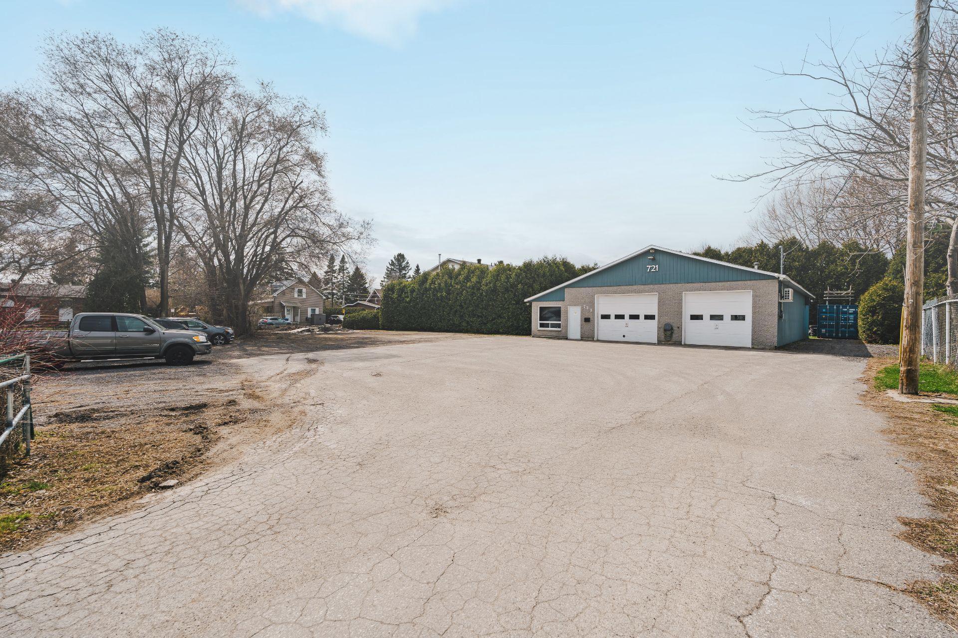 









721


Rue Notre-Dame

,
Lavaltrie,




QC
J5T1P7

