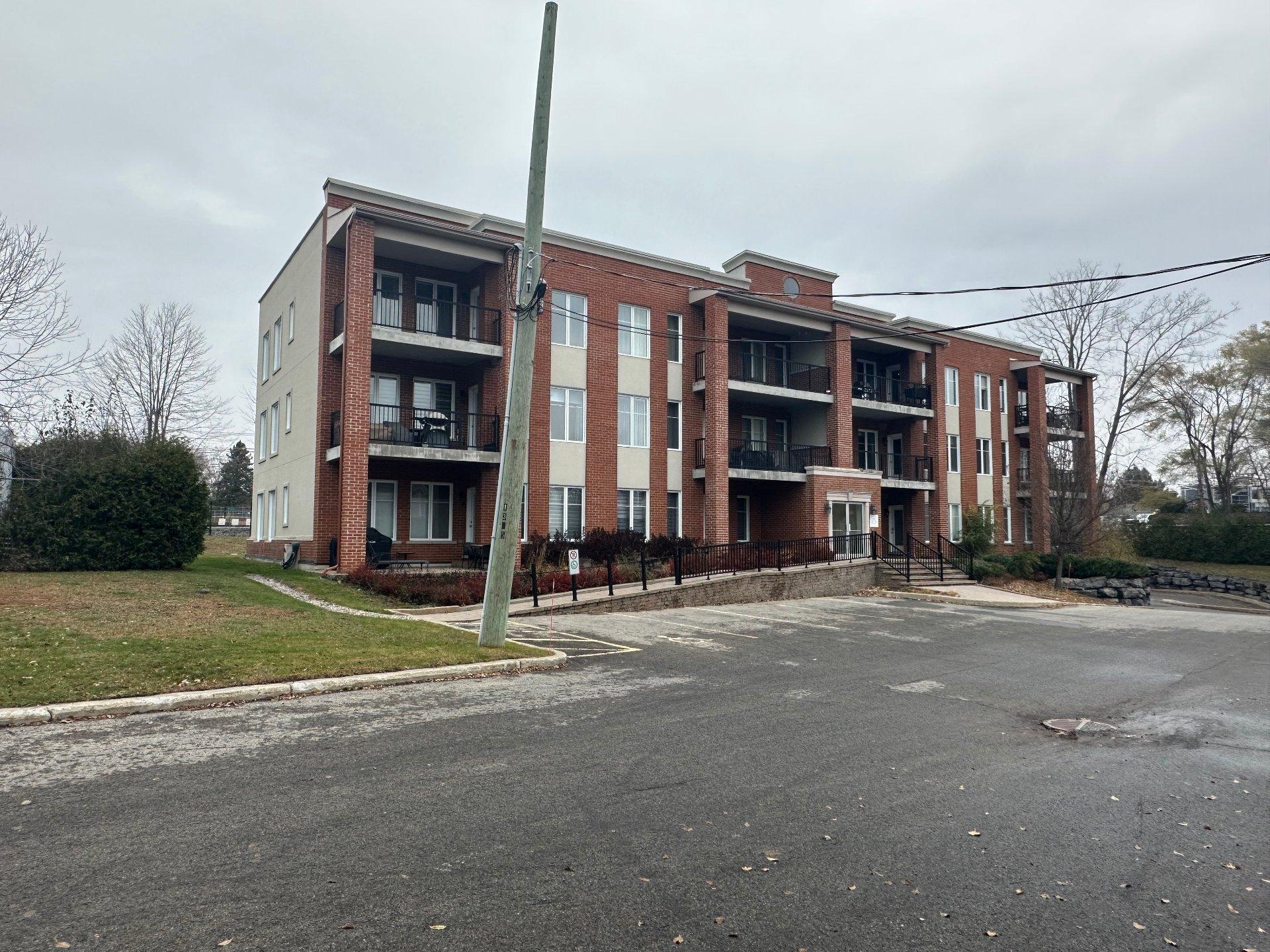 









1335


Rue Graveline

, 301,
Laval (Sainte-Dorothée),




QC
H7Y2J7

