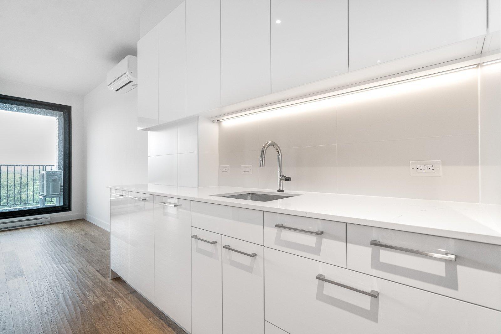 









2020


Boul. René-Lévesque O.

, 712,
Montréal (Ville-Marie),




QC
H3H0B4

