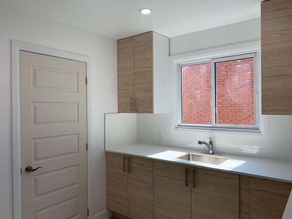 









988

 - 994


Rue St-Georges (Longueuil)

,
Longueuil (Le Vieux-Longueuil),




QC
J4K3Z3

