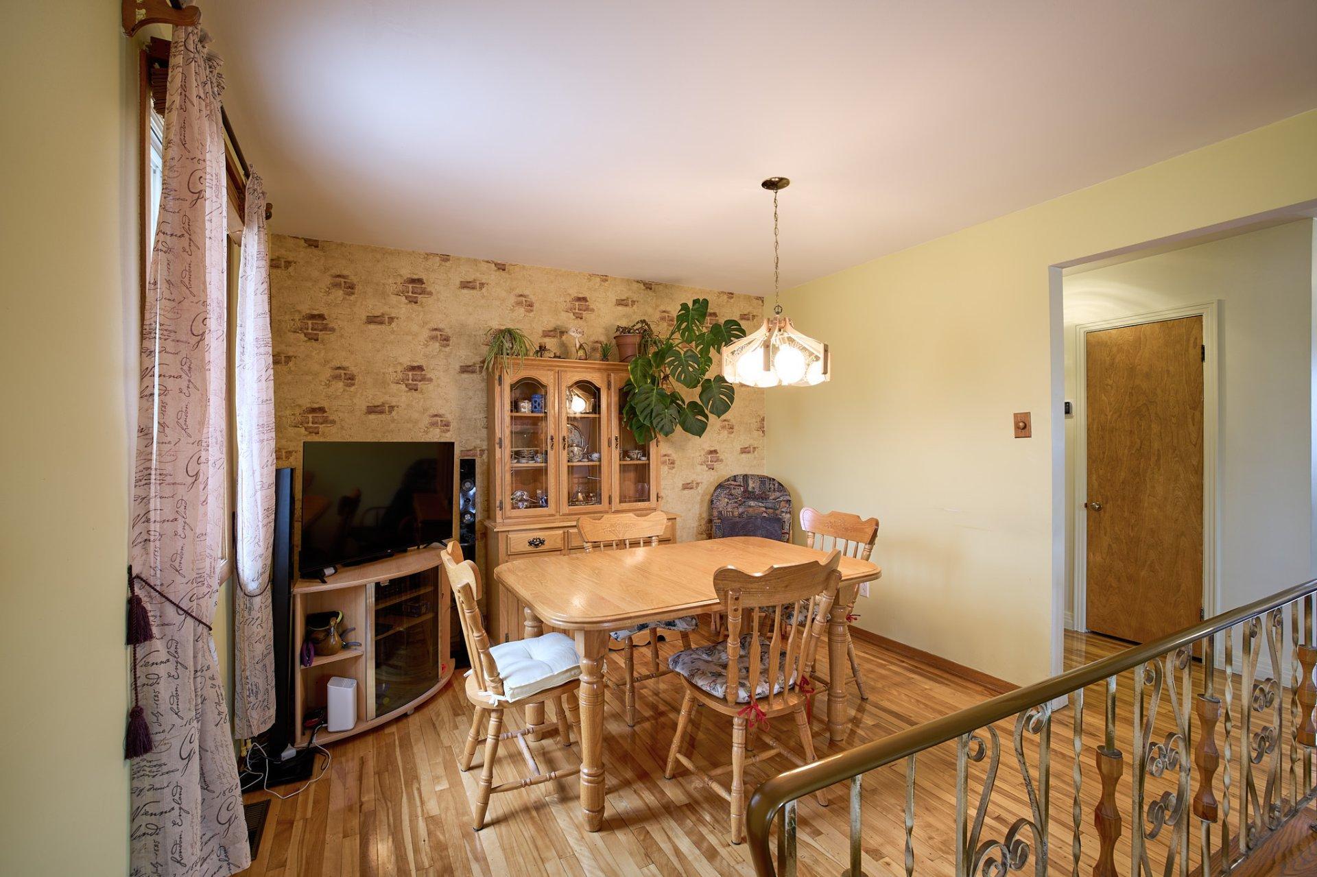 









164


Ch. de la Bretagne

,
Laval (Pont-Viau),




QC
H7G1W9

