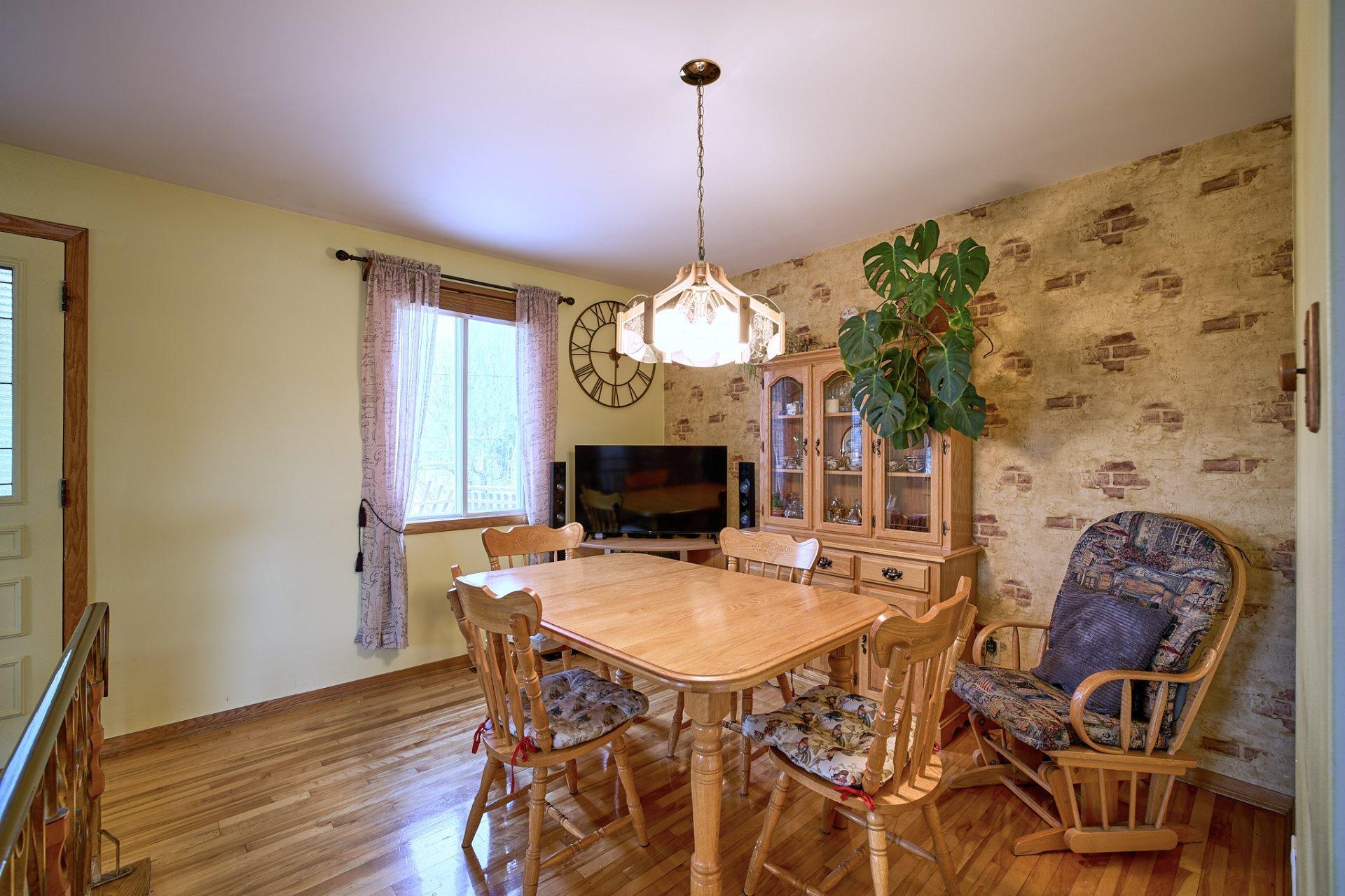 









164


Ch. de la Bretagne

,
Laval (Pont-Viau),




QC
H7G1W9

