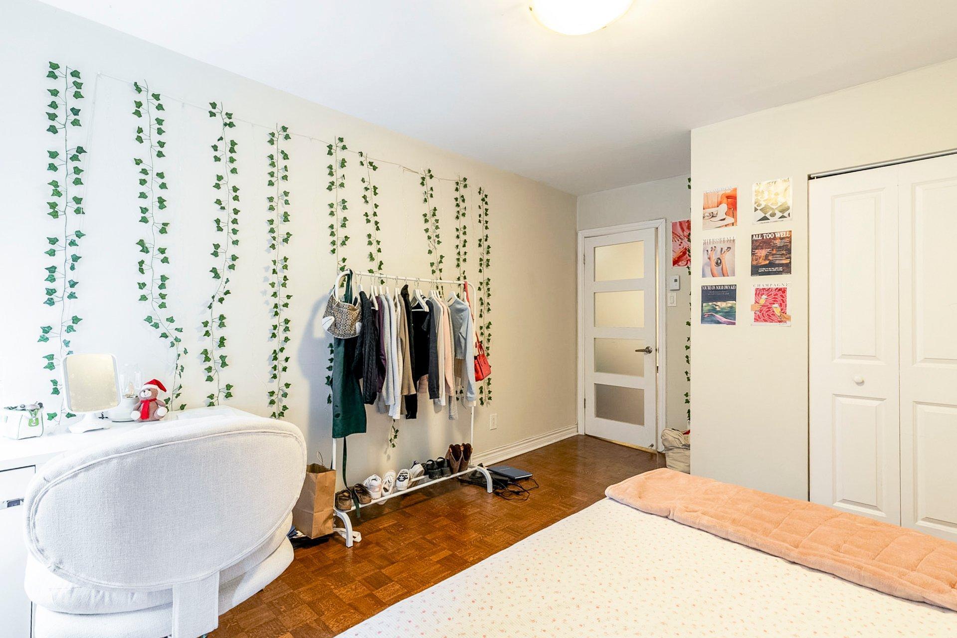 









3550


Rue St-Dominique

,
Montréal (Le Plateau-Mont-Royal),




QC
H2X2X4

