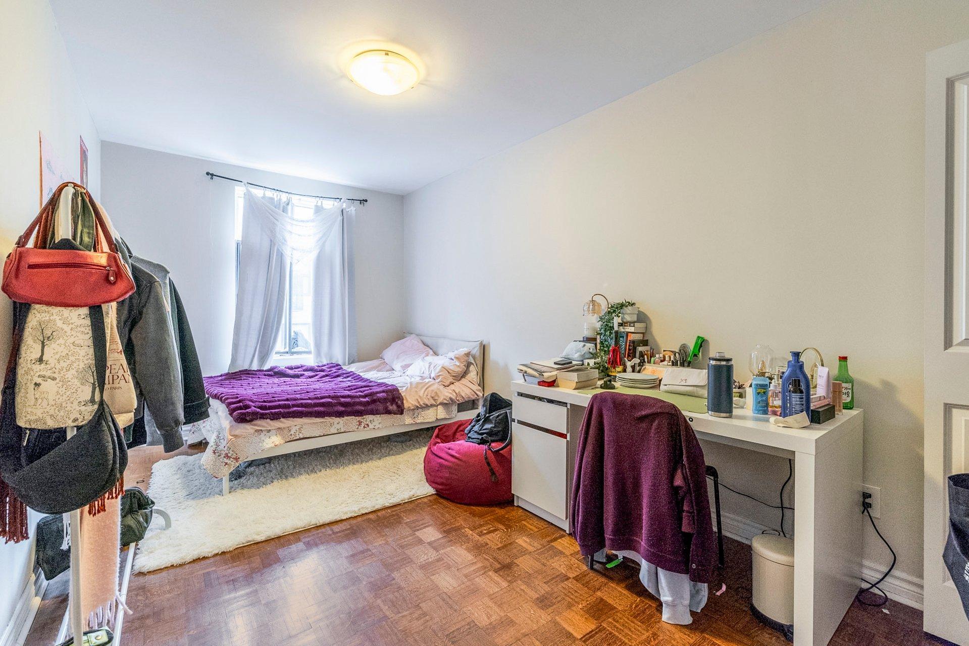 









3550


Rue St-Dominique

,
Montréal (Le Plateau-Mont-Royal),




QC
H2X2X4

