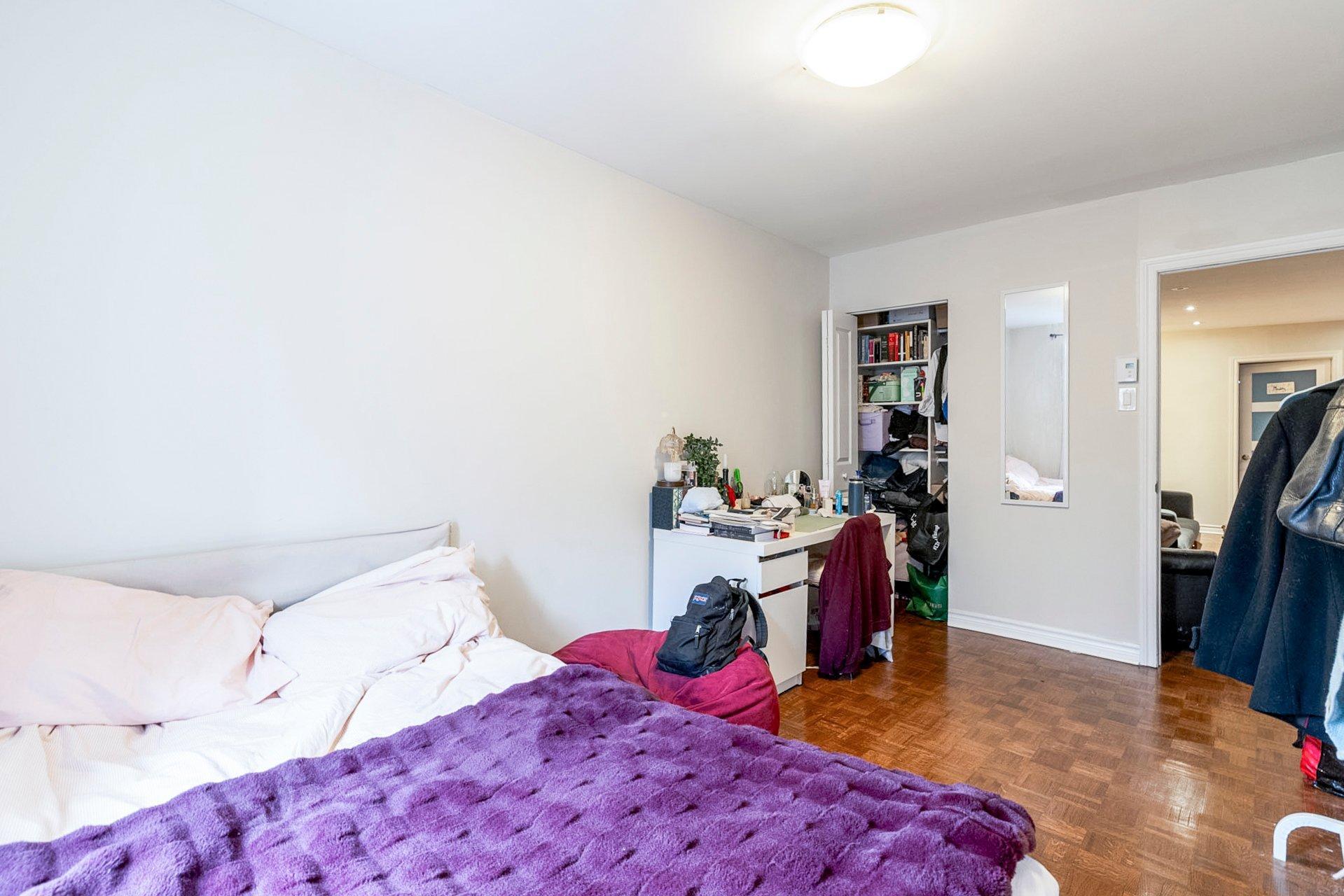 









3550


Rue St-Dominique

,
Montréal (Le Plateau-Mont-Royal),




QC
H2X2X4

