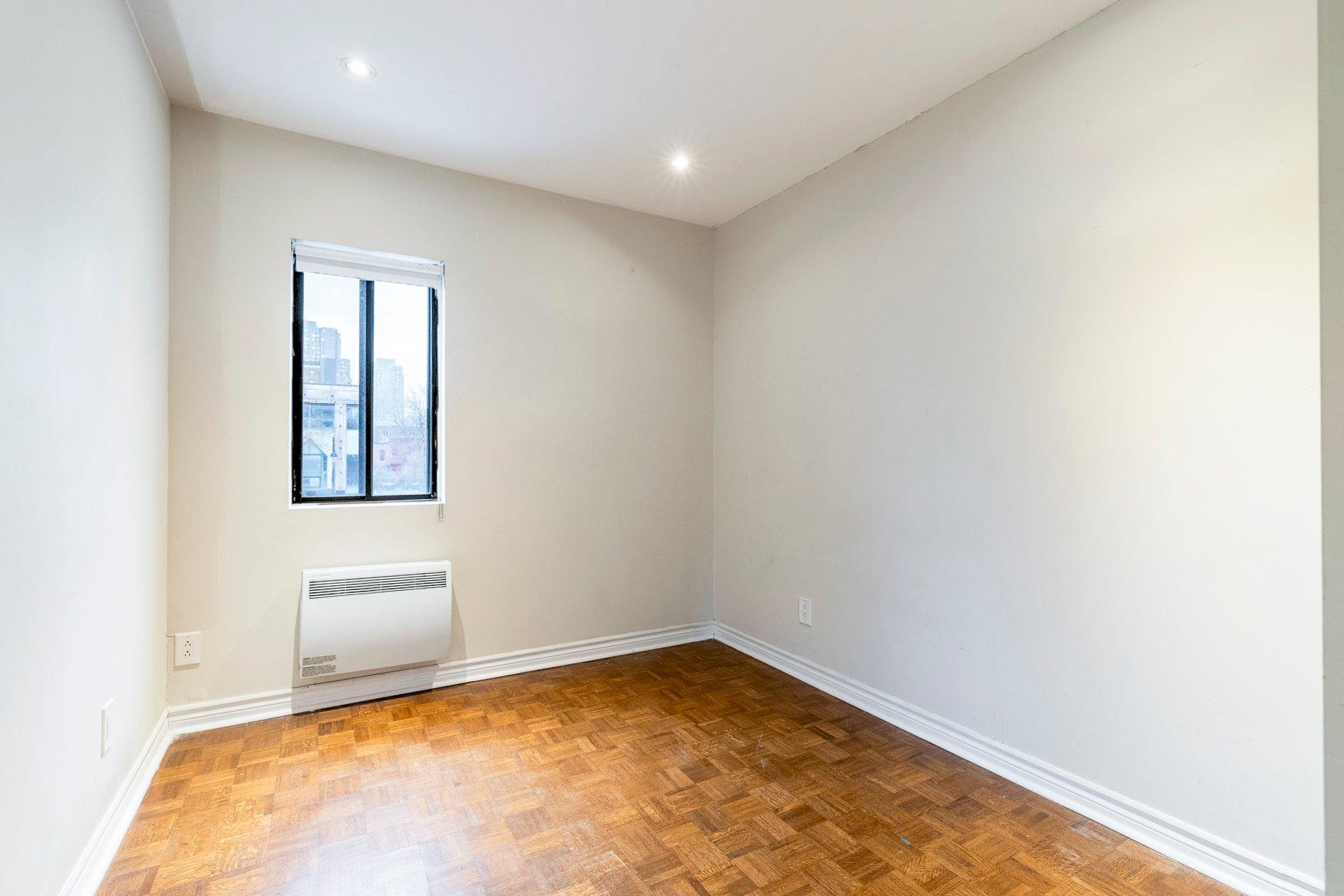 









3550


Rue St-Dominique

,
Montréal (Le Plateau-Mont-Royal),




QC
H2X2X4


