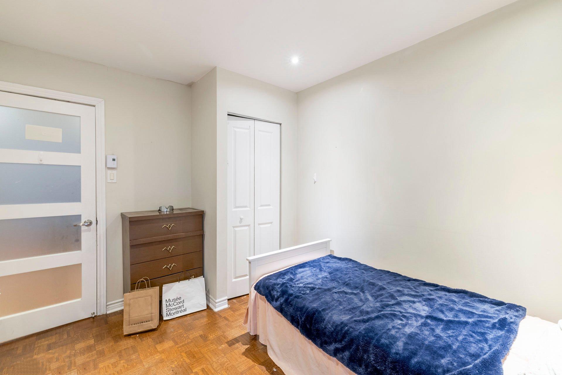 









3550


Rue St-Dominique

,
Montréal (Le Plateau-Mont-Royal),




QC
H2X2X4

