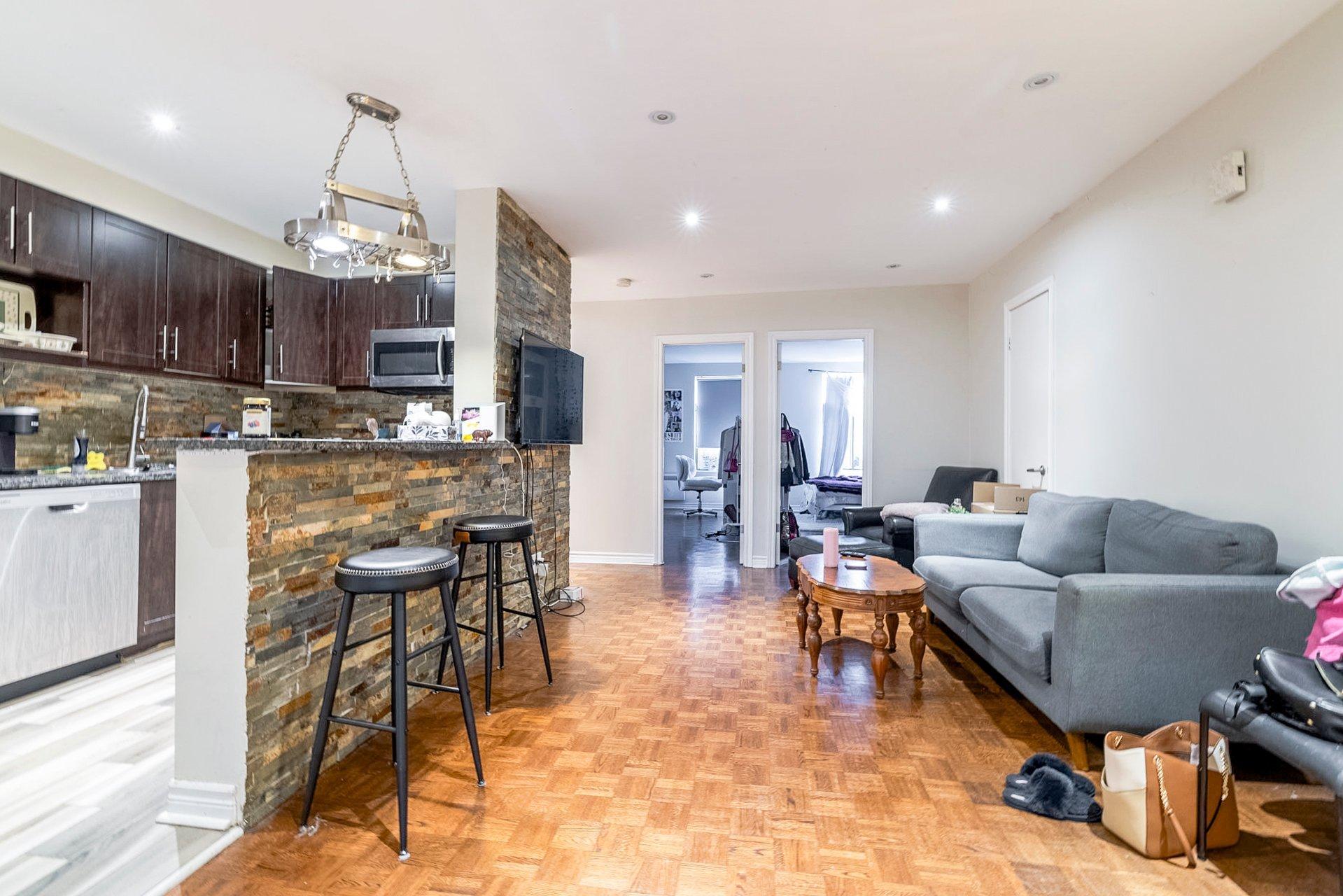 









3550


Rue St-Dominique

,
Montréal (Le Plateau-Mont-Royal),




QC
H2X2X4

