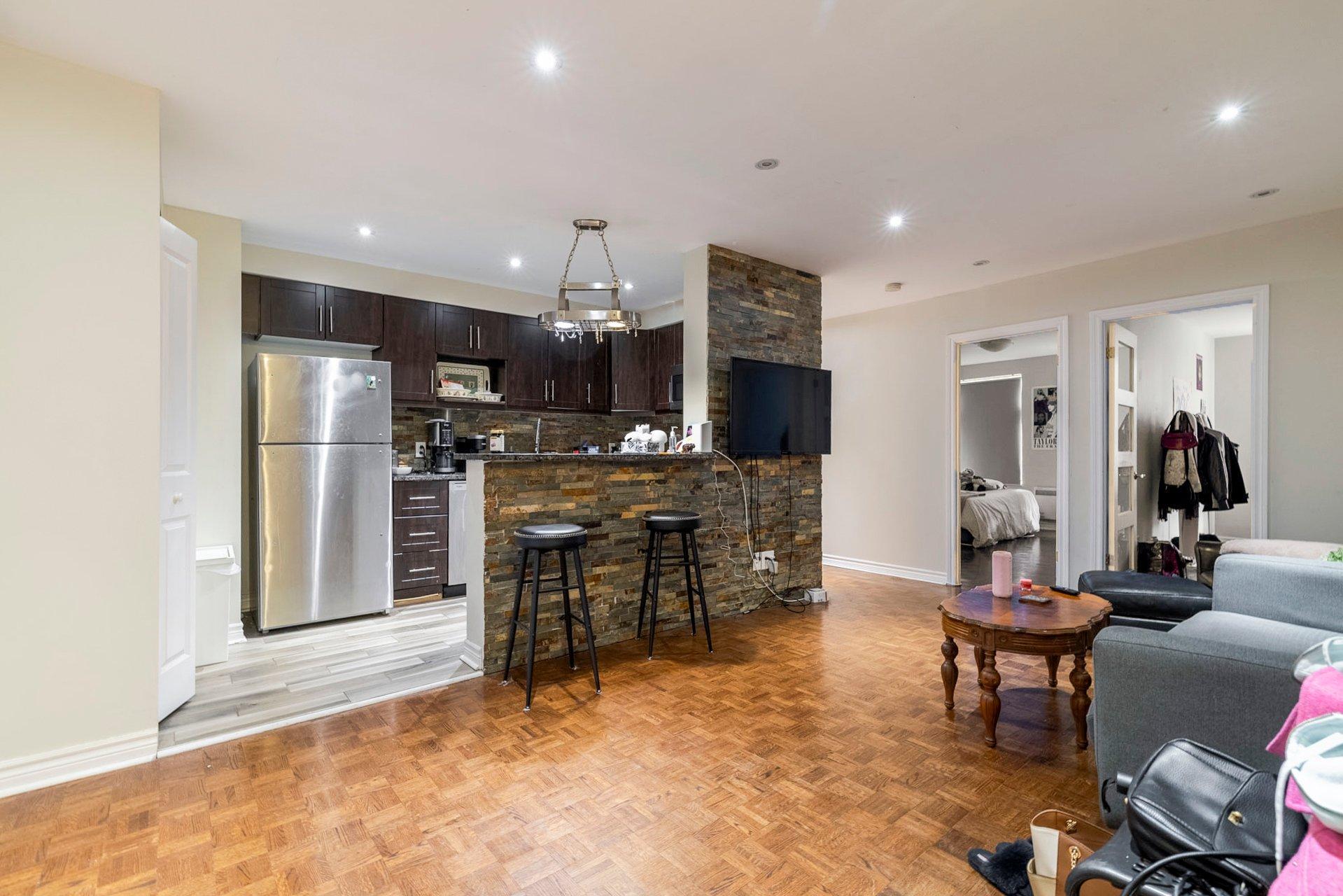









3550


Rue St-Dominique

,
Montréal (Le Plateau-Mont-Royal),




QC
H2X2X4

