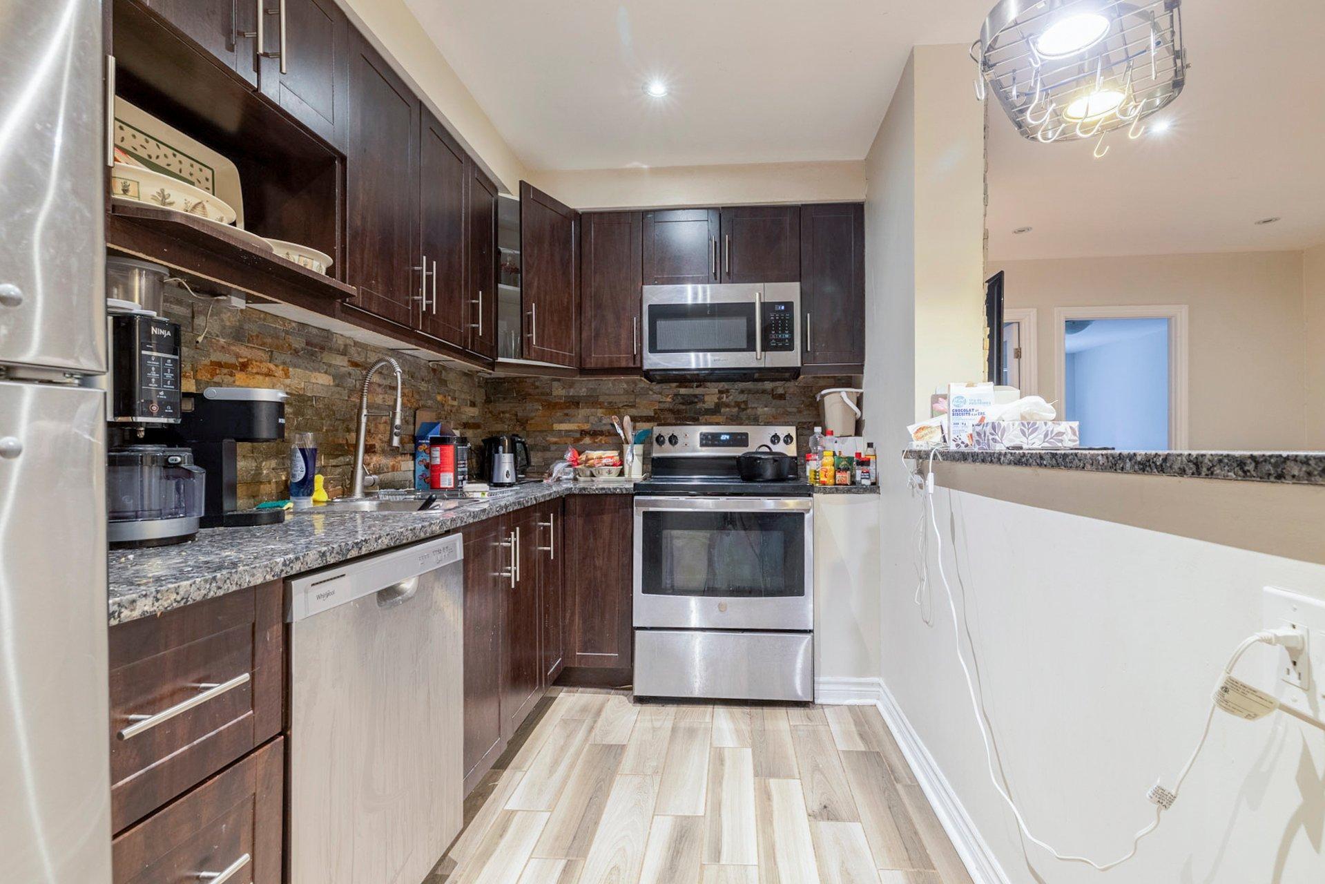 









3550


Rue St-Dominique

,
Montréal (Le Plateau-Mont-Royal),




QC
H2X2X4


