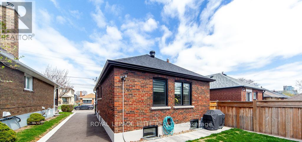












75 MANITOBA STREET

,
Toronto,




Ontario
M8Y1E1

