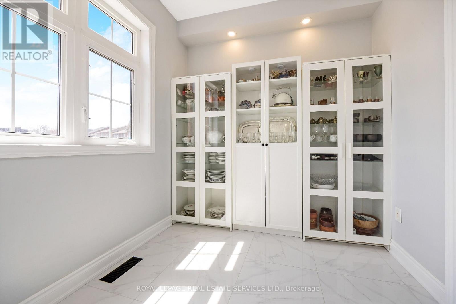 












606 NAIRN CIRCLE

,
Milton,




Ontario
L9T7X6

