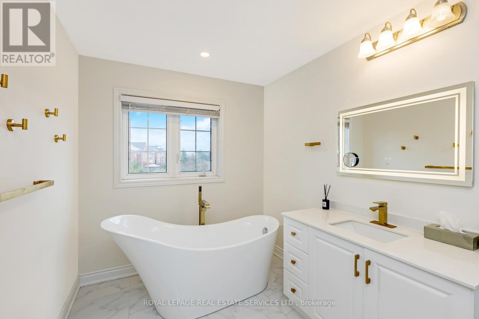 












606 NAIRN CIRCLE

,
Milton,




Ontario
L9T7X6

