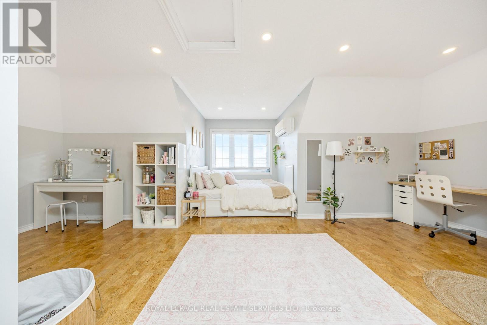 












606 NAIRN CIRCLE

,
Milton,




Ontario
L9T7X6

