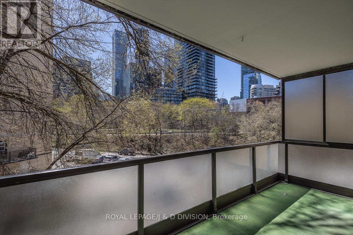 












201 - 120 ROSEDALE VALLEY ROAD

,
Toronto,




Ontario
M4W1P8

