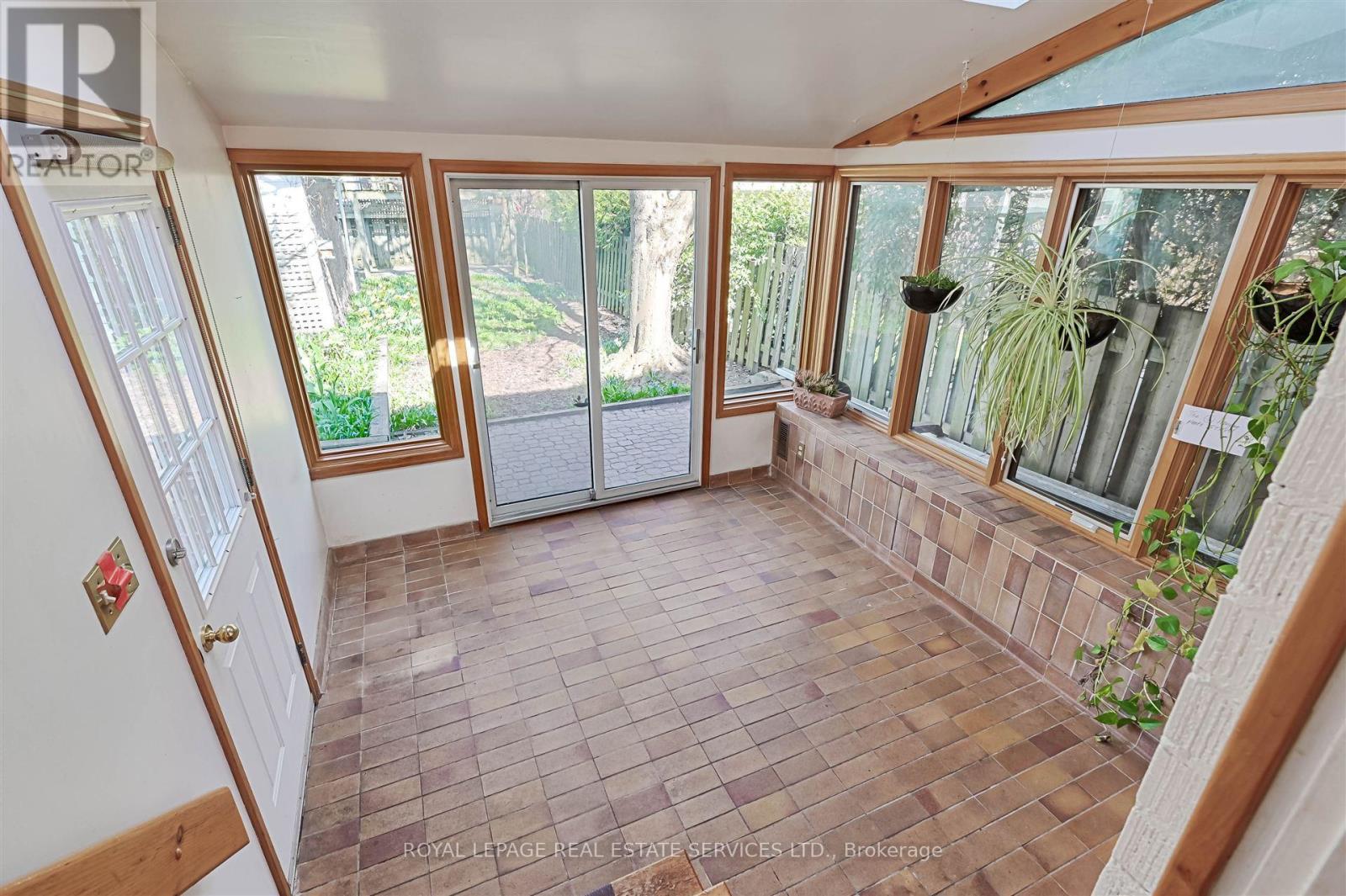 












45 GREEN LANES

,
Toronto,




Ontario
M8Z4V8

