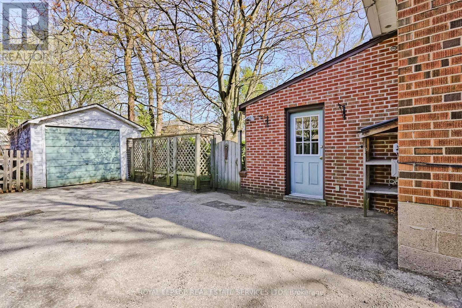 












45 GREEN LANES

,
Toronto,




Ontario
M8Z4V8

