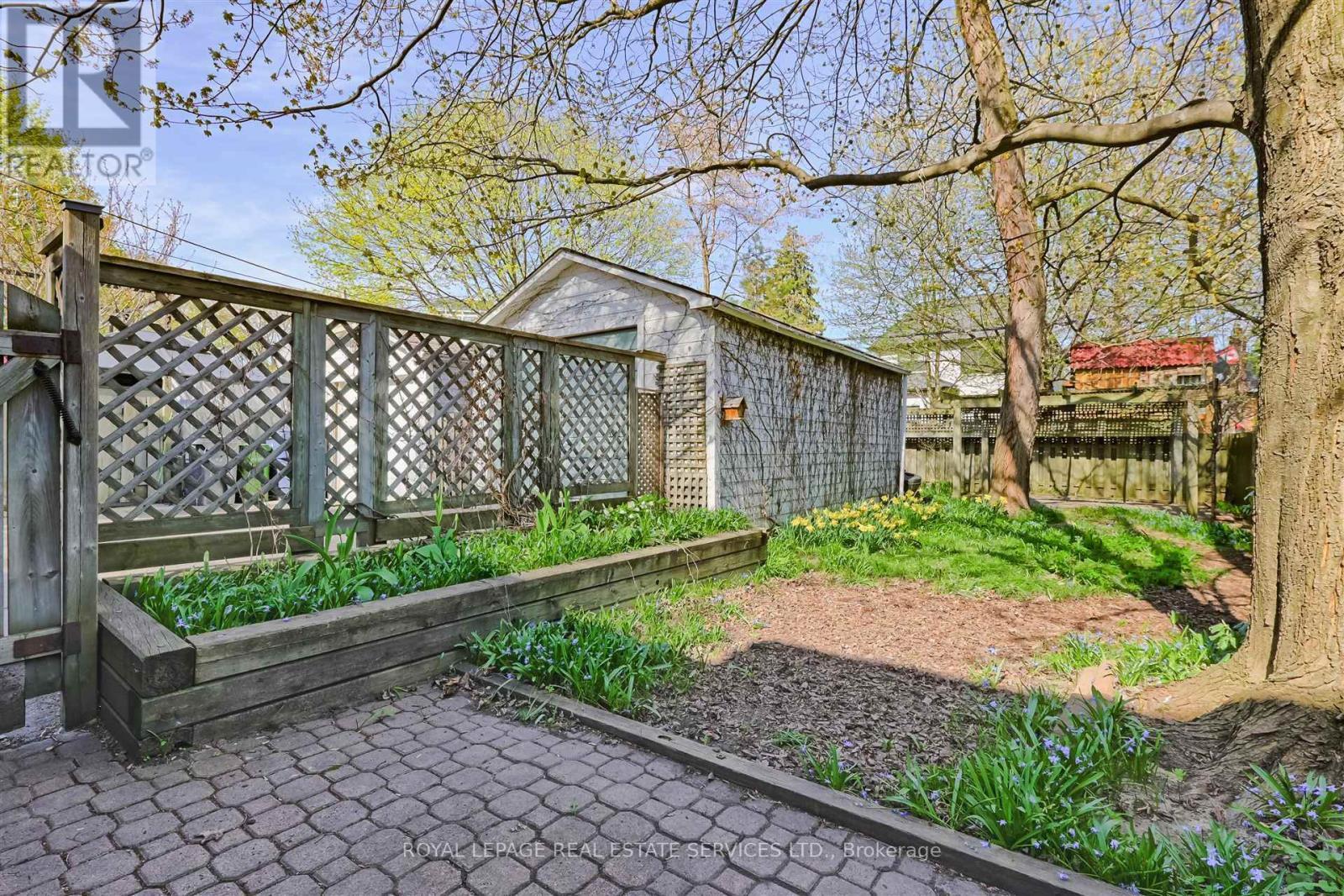 












45 GREEN LANES

,
Toronto,




Ontario
M8Z4V8

