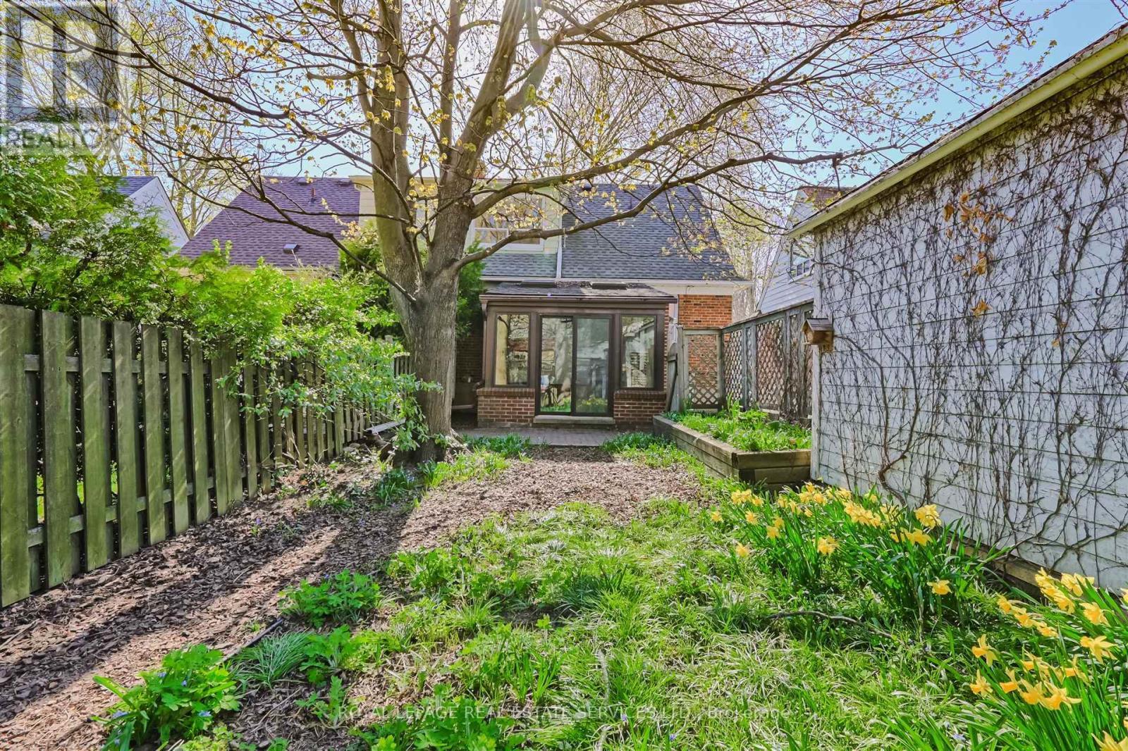 












45 GREEN LANES

,
Toronto,




Ontario
M8Z4V8

