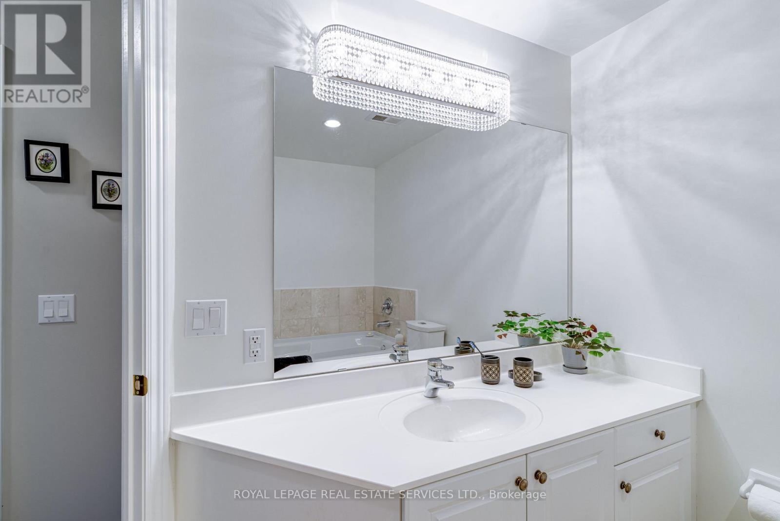 












203 - 10 OLD MILL TRAIL

,
Toronto,




Ontario
M8X2Y9

