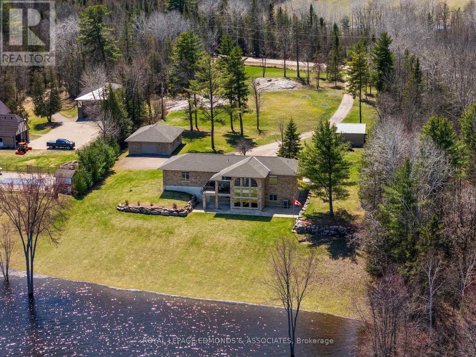 












393 HAZLEY BAY DRIVE

,
Laurentian Valley,




Ontario
K8A6W2

