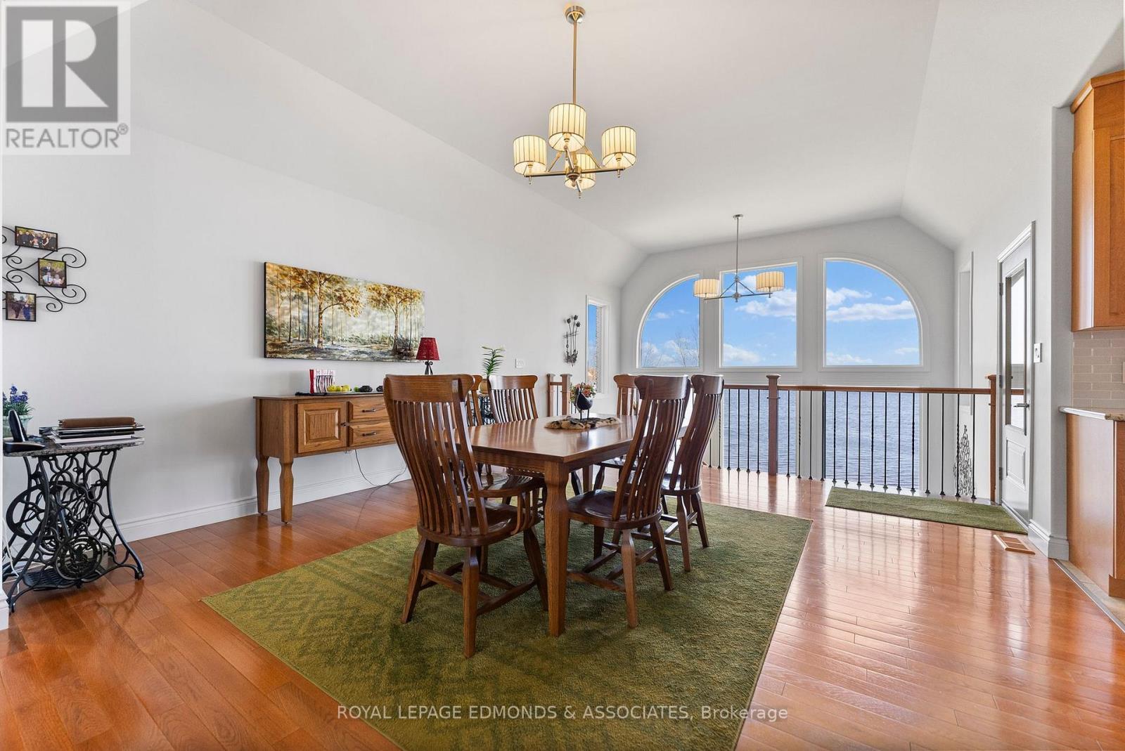 












393 HAZLEY BAY DRIVE

,
Laurentian Valley,




Ontario
K8A6W2

