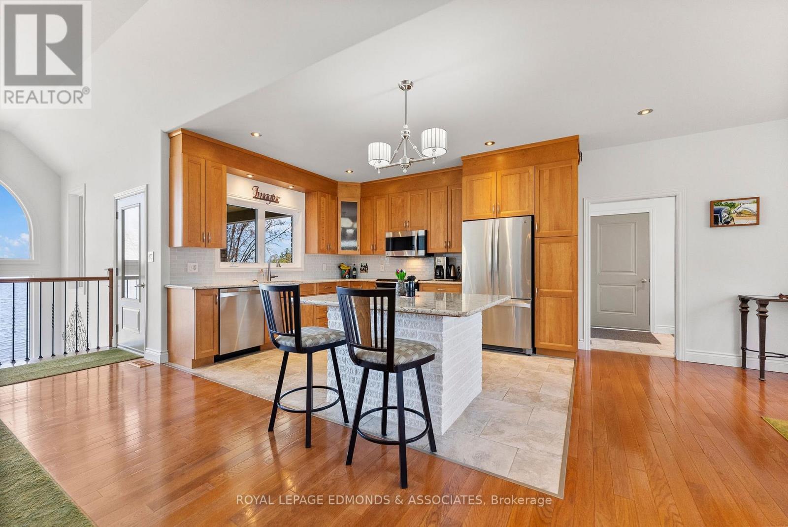 












393 HAZLEY BAY DRIVE

,
Laurentian Valley,




Ontario
K8A6W2

