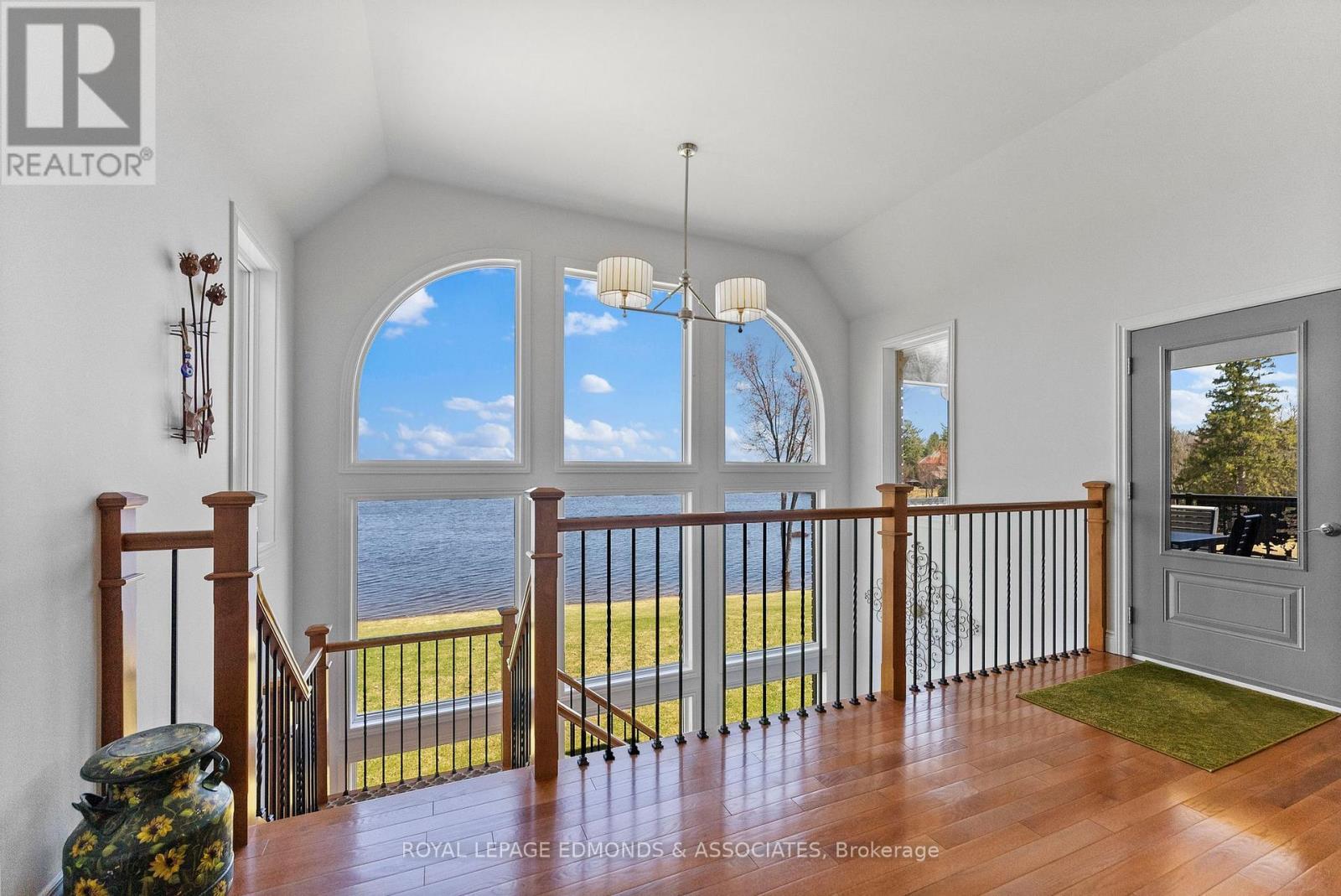 












393 HAZLEY BAY DRIVE

,
Laurentian Valley,




Ontario
K8A6W2

