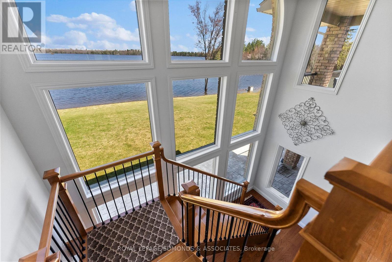 












393 HAZLEY BAY DRIVE

,
Laurentian Valley,




Ontario
K8A6W2

