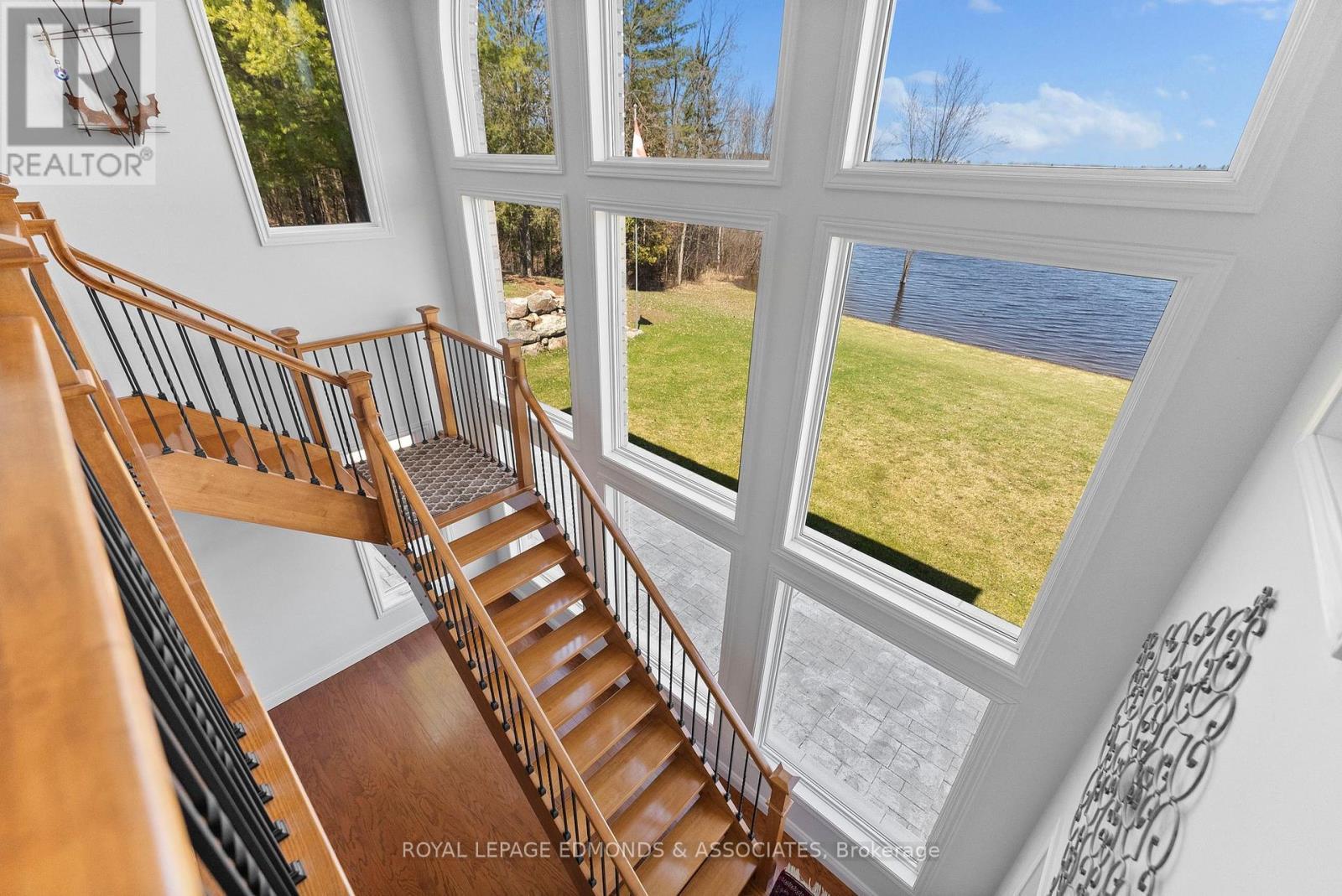 












393 HAZLEY BAY DRIVE

,
Laurentian Valley,




Ontario
K8A6W2

