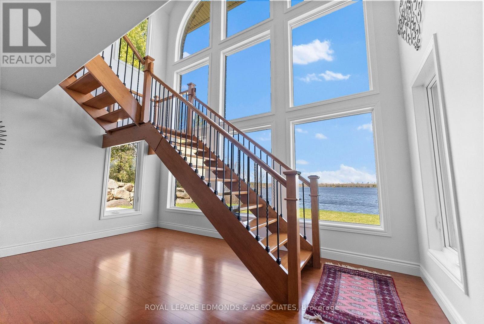 












393 HAZLEY BAY DRIVE

,
Laurentian Valley,




Ontario
K8A6W2

