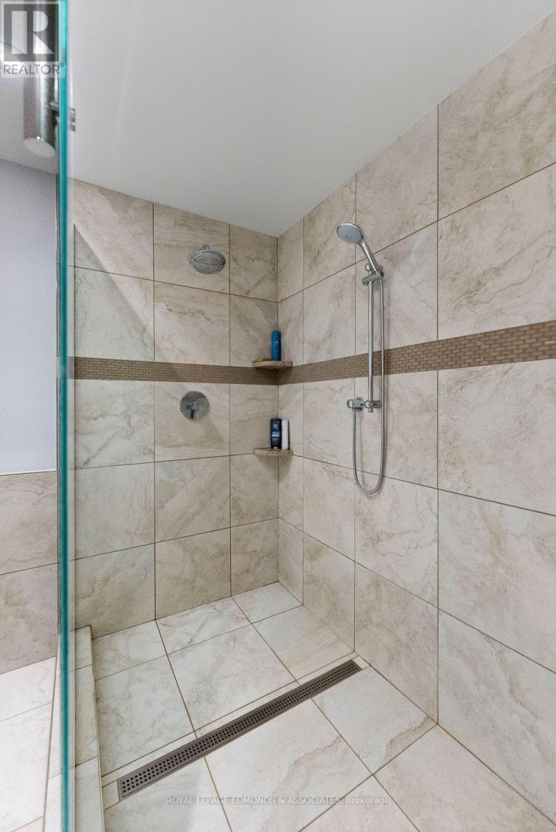 












393 HAZLEY BAY DRIVE

,
Laurentian Valley,




Ontario
K8A6W2

