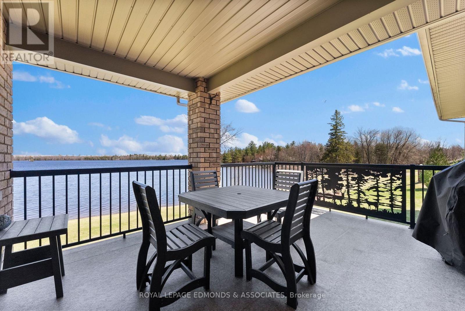 












393 HAZLEY BAY DRIVE

,
Laurentian Valley,




Ontario
K8A6W2

