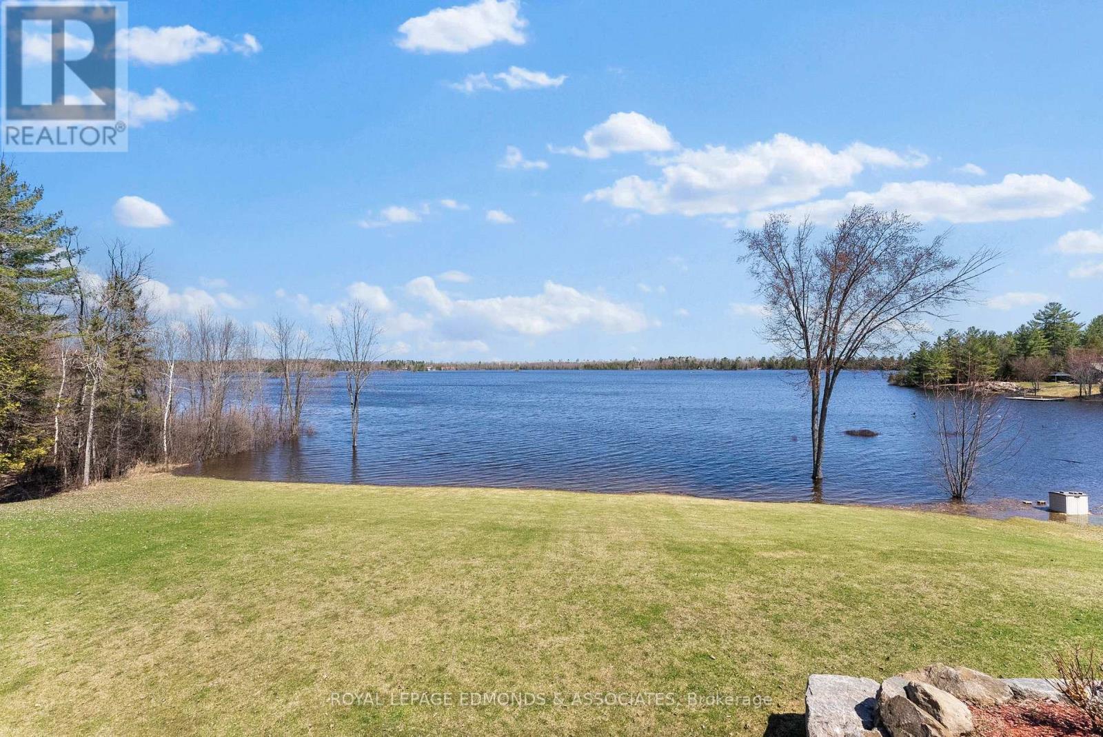 












393 HAZLEY BAY DRIVE

,
Laurentian Valley,




Ontario
K8A6W2

