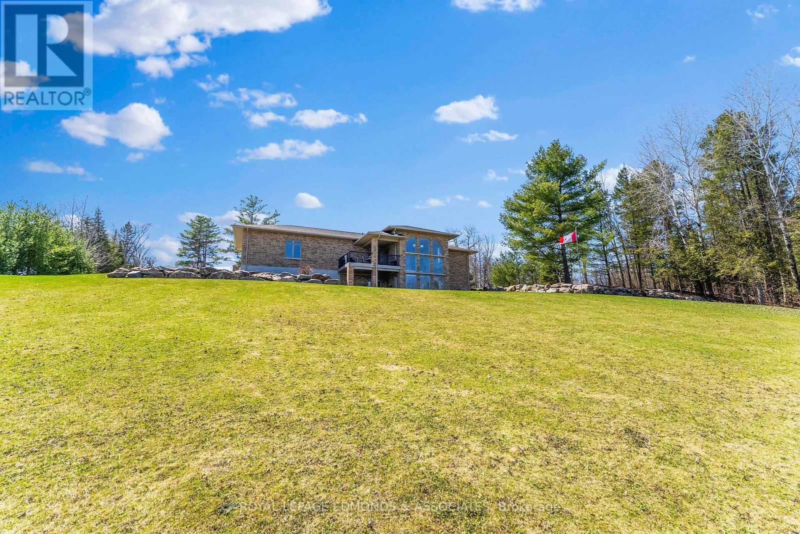 












393 HAZLEY BAY DRIVE

,
Laurentian Valley,




Ontario
K8A6W2

