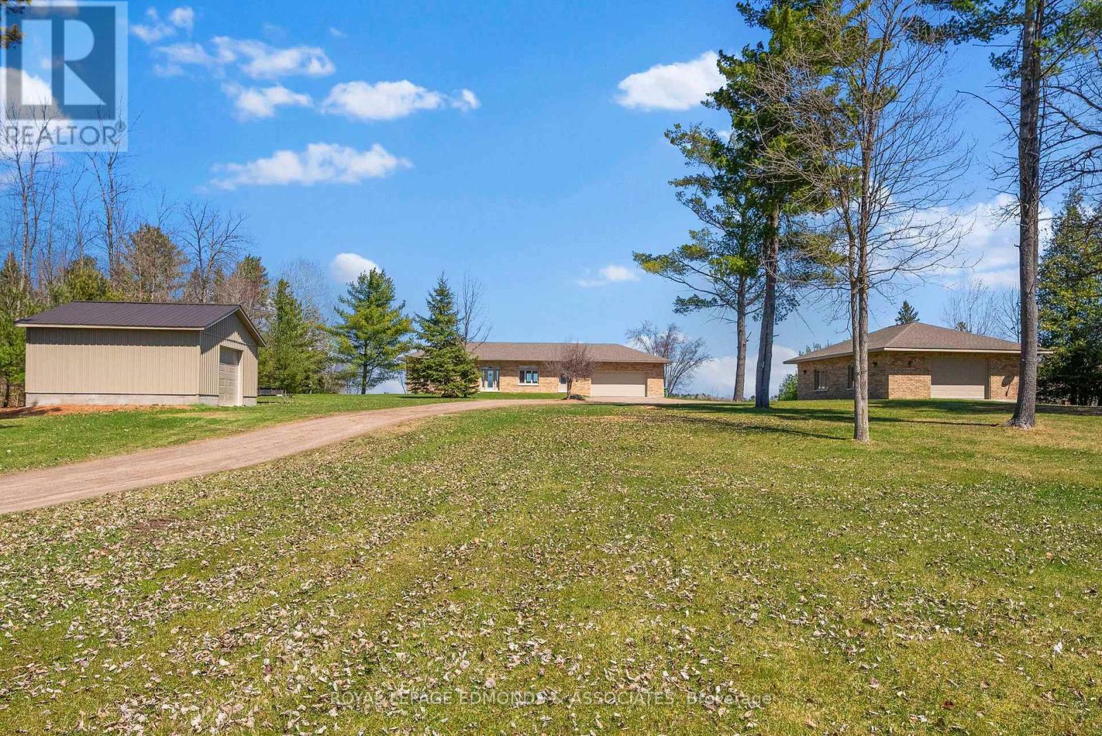 












393 HAZLEY BAY DRIVE

,
Laurentian Valley,




Ontario
K8A6W2

