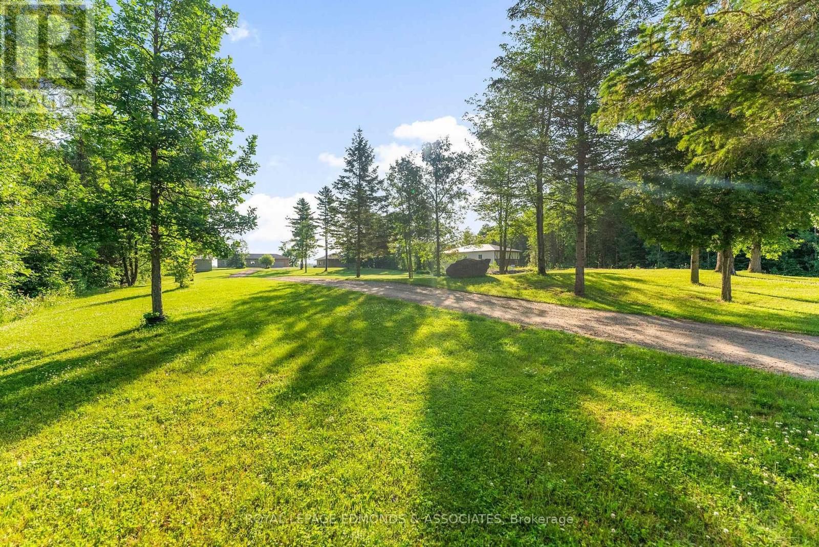 












393 HAZLEY BAY DRIVE

,
Laurentian Valley,




Ontario
K8A6W2

