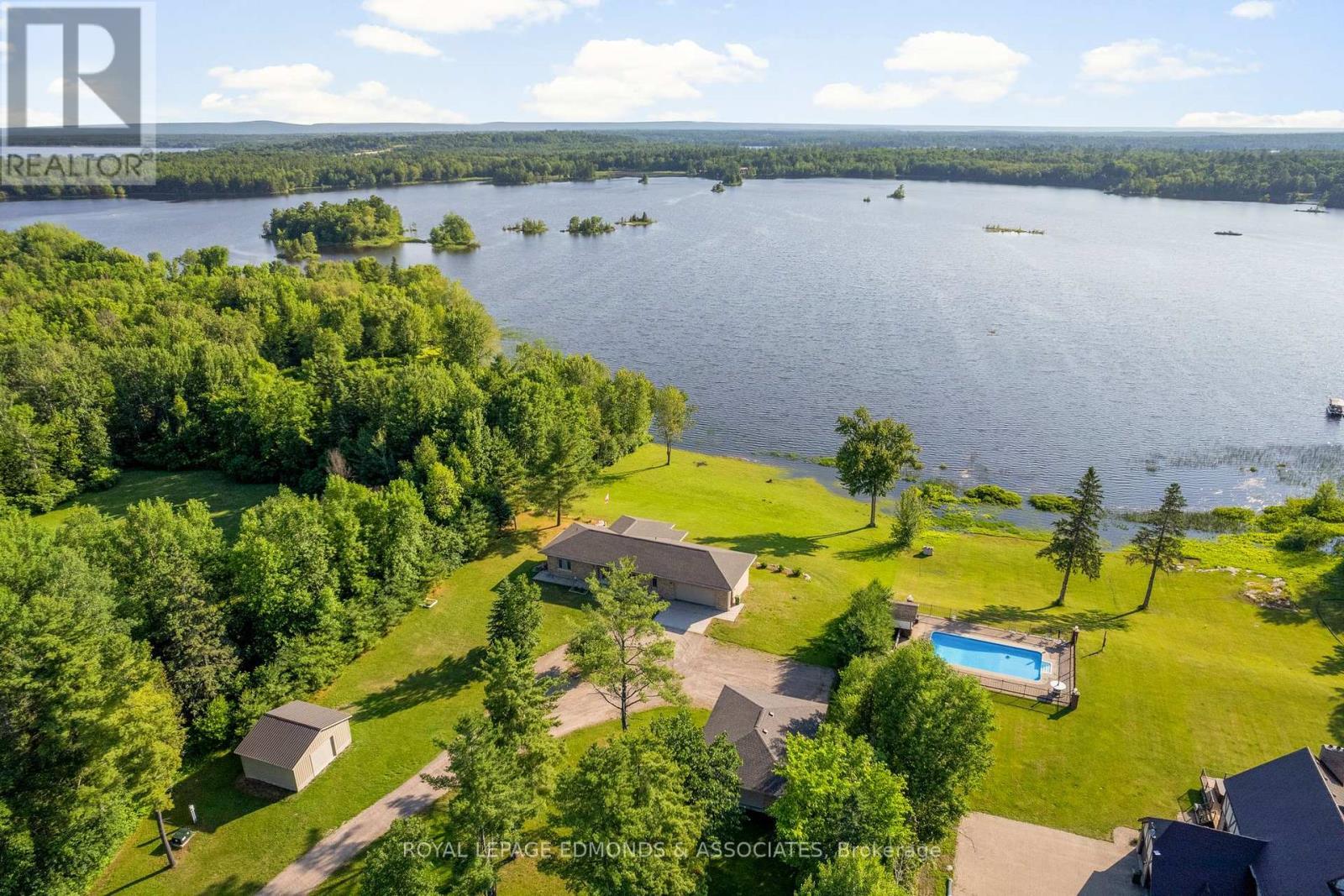 












393 HAZLEY BAY DRIVE

,
Laurentian Valley,




Ontario
K8A6W2

