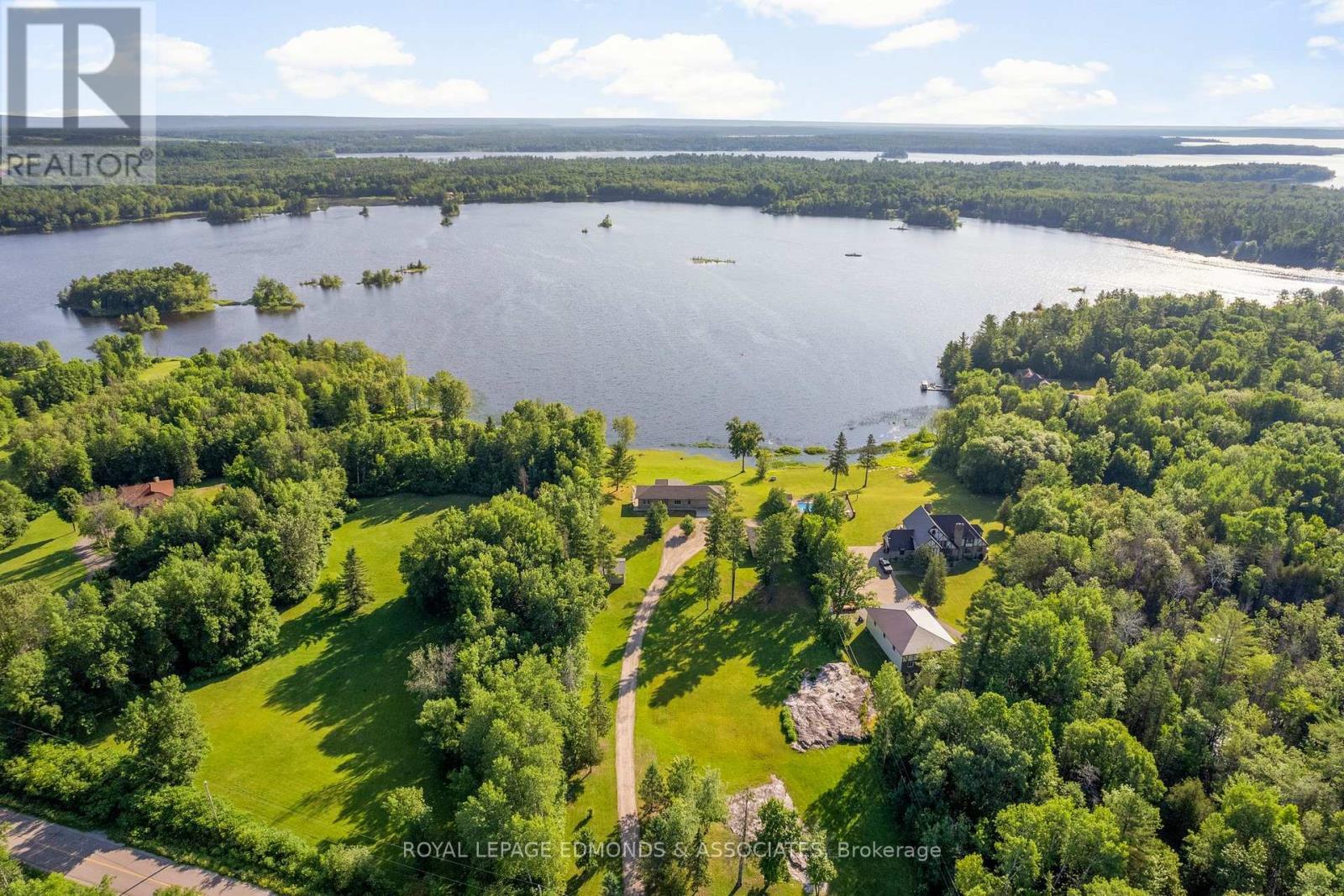 












393 HAZLEY BAY DRIVE

,
Laurentian Valley,




Ontario
K8A6W2

